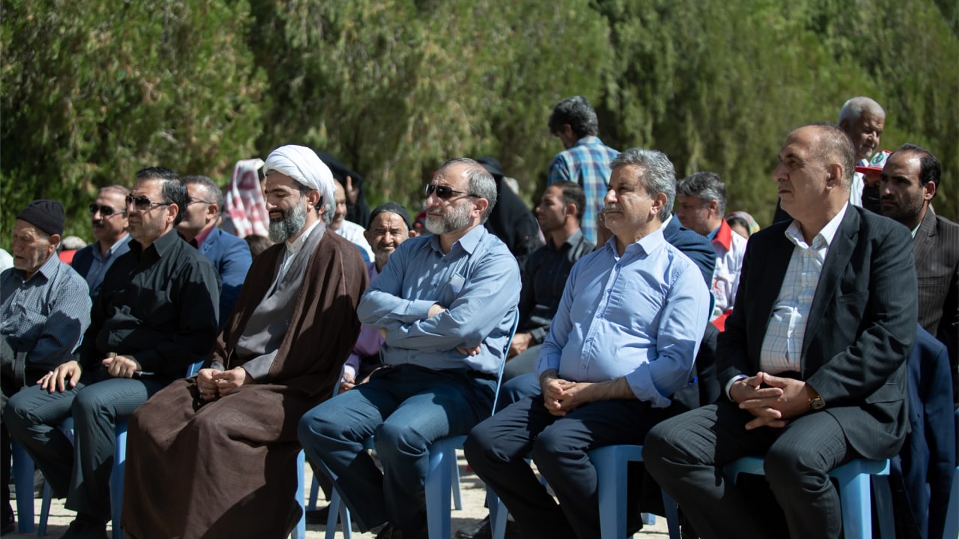 با حضور استاندار مرکزی، نماینده مردم تفرش، آشتیان و فراهان در مجلس شورای اسلامی، معاون وزیر جهاد کشاورزی، معاون هماهنگی امور اقتصادی استاندار و جمعی از مردم و مسئولین مراسم آئینی شکرگزاری گندم و آب پاشان در محوطه آستان مقدس امامزاده احمدبن علی(ع) واقع در ذلف آباد فراهان برگزار شد

چهارشنبه ۱ تیر ۱۴۰۱