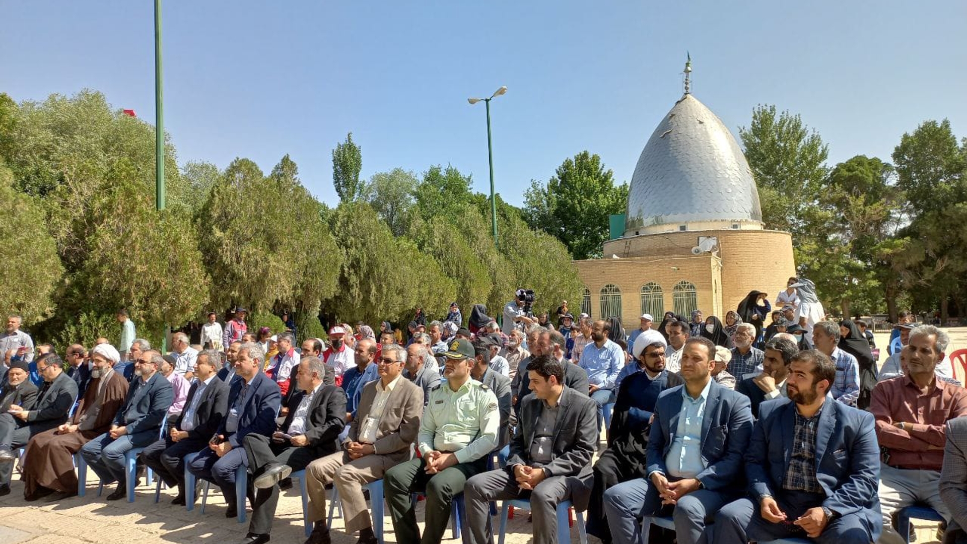 جشن ملی و باستانی تیرگان با حضور استاندار مرکزی، نماینده مردم تفرش، آشتیان و فراهان در مجلس شورای اسلامی، معاون وزیر جهاد کشاورزی، معاون هماهنگی امور اقتصادی استاندار معاونت فرمانداری شهرستان فراهان جمعی از مسئولان استانی و شهرستانی  برگزار گردید
