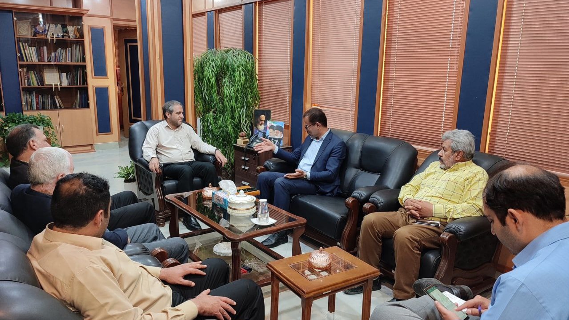 به مناسبت روز جهاد کشاورزی سرپرست جهاد کشاورزی به همراه جمعی از همکاران استانی از حوزه آب و خاک با مهدی الیاسی سرپرست فرمانداری ویژه شهرستان ساوه دیدار و گفتگو کردند.