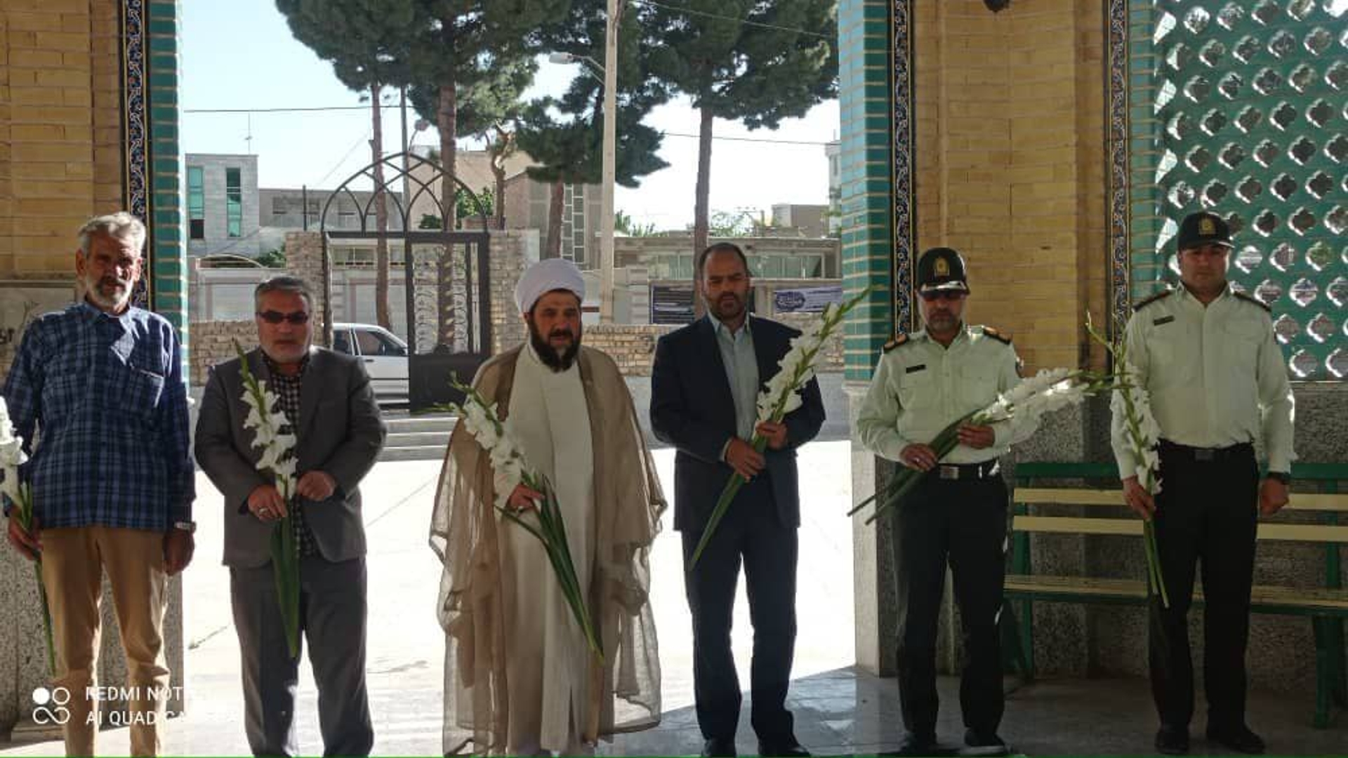 همزمان با سراسر کشور و بمناسبت هفته جهانی مبارزه با مواد مخدر مراسم غبار روبی و گلباران گلزار مطهر شهدای گمنام شهرستان آشتیان با حضور فراهانی سرپرست فرمانداری،حجت الاسلام والمسلمین نیشابوری امام جمعه، سرهنگ سلوکی جانشین فرماندهی انتظامی،رئیس بنیاد شهید و امور ایثارگران و سایر مسئولین مربوطه شهرستان برگزار شد.