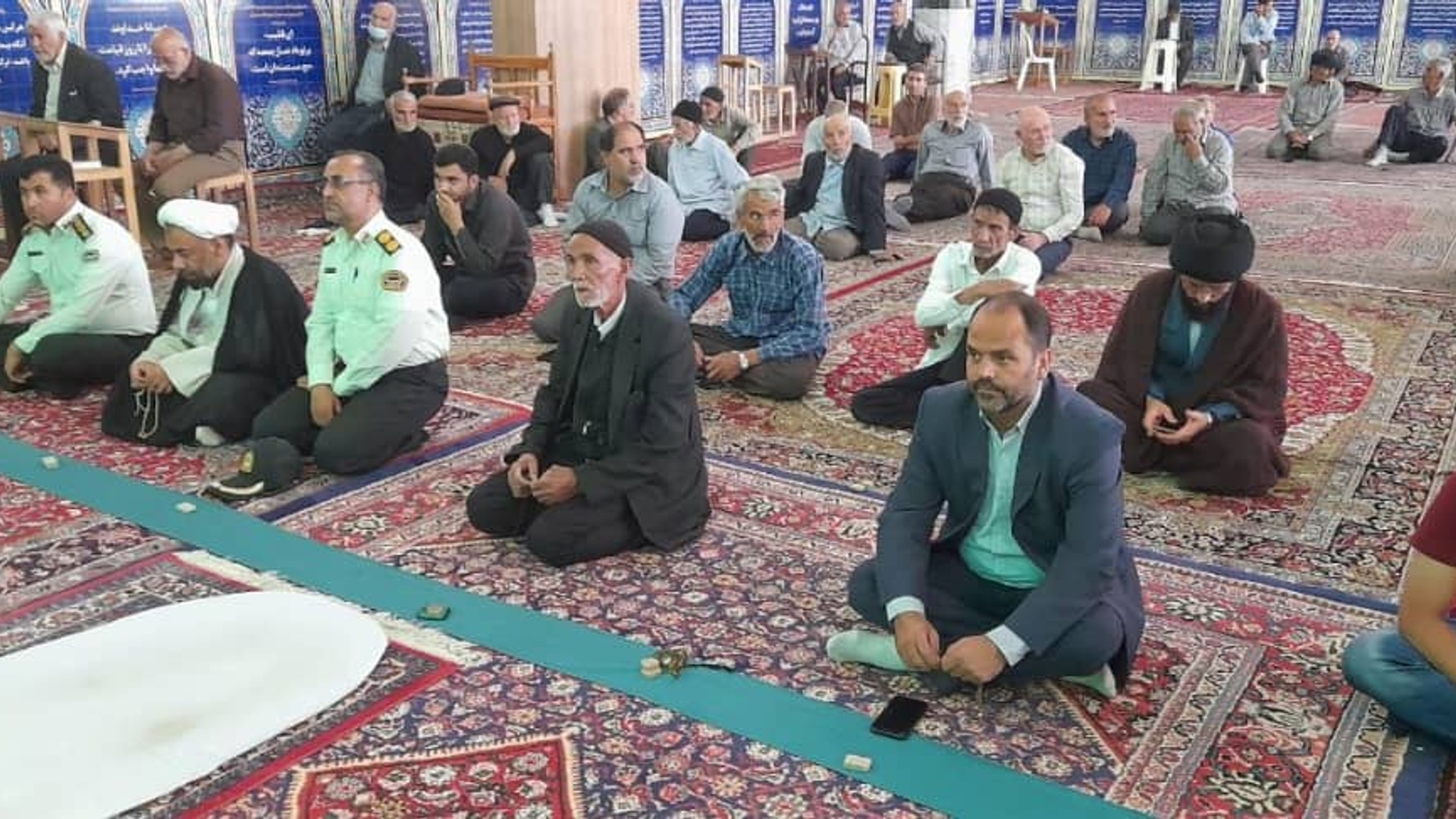 ️نماز عبادی سیاسی جمعه شهرستان آشتیان با حضور فراهانی سرپرست فرمانداری،مدیران و مسئولین ادارات و آحاد مختلف امت ولایت مدار و همیشه در صحنه شهرستان به امامت حجت الاسلام والمسلمین نیشابوری برگزار گردید.