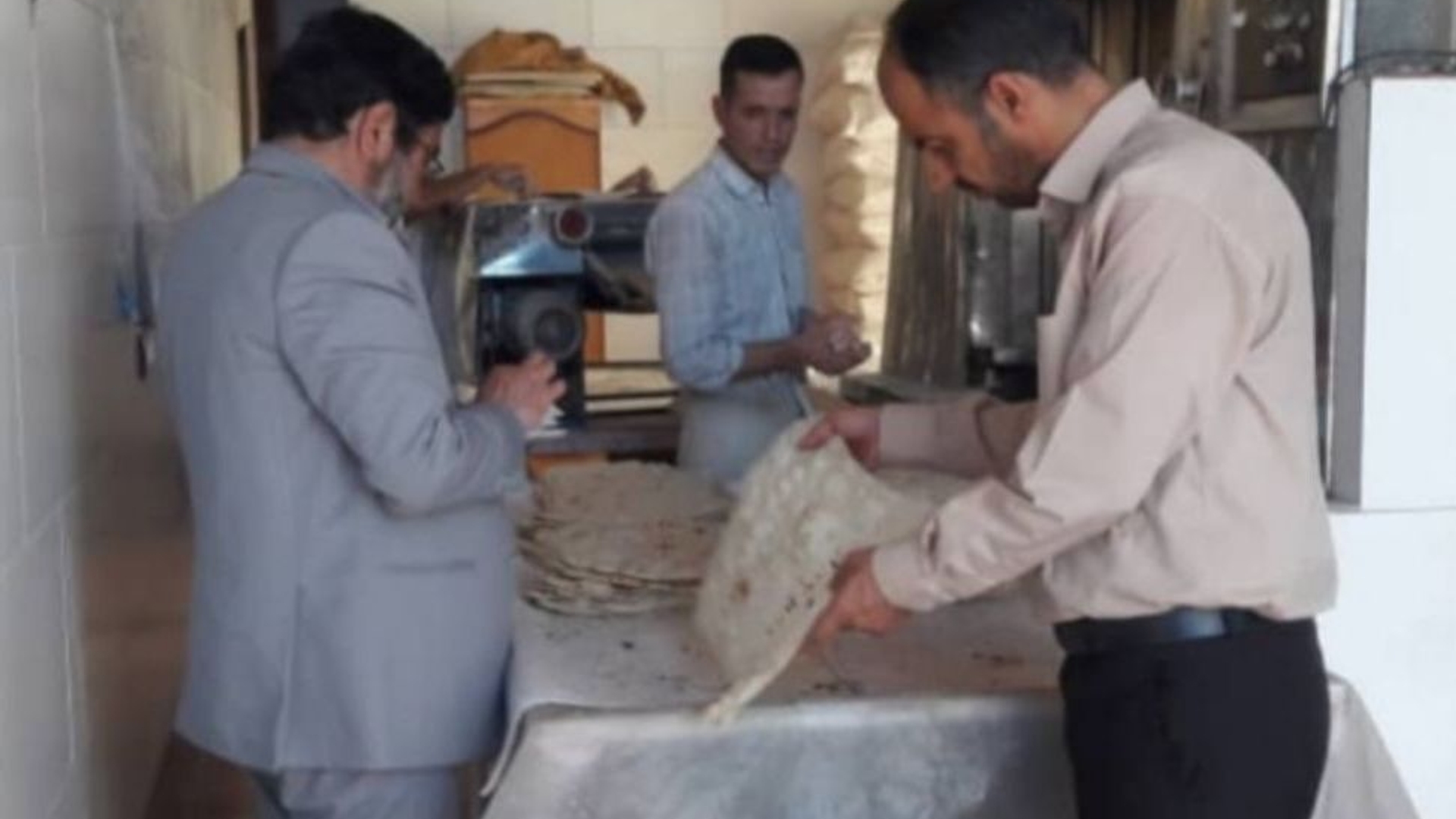 بازدید فرماندارخنداب از برخی نانوائیهای شهرستان