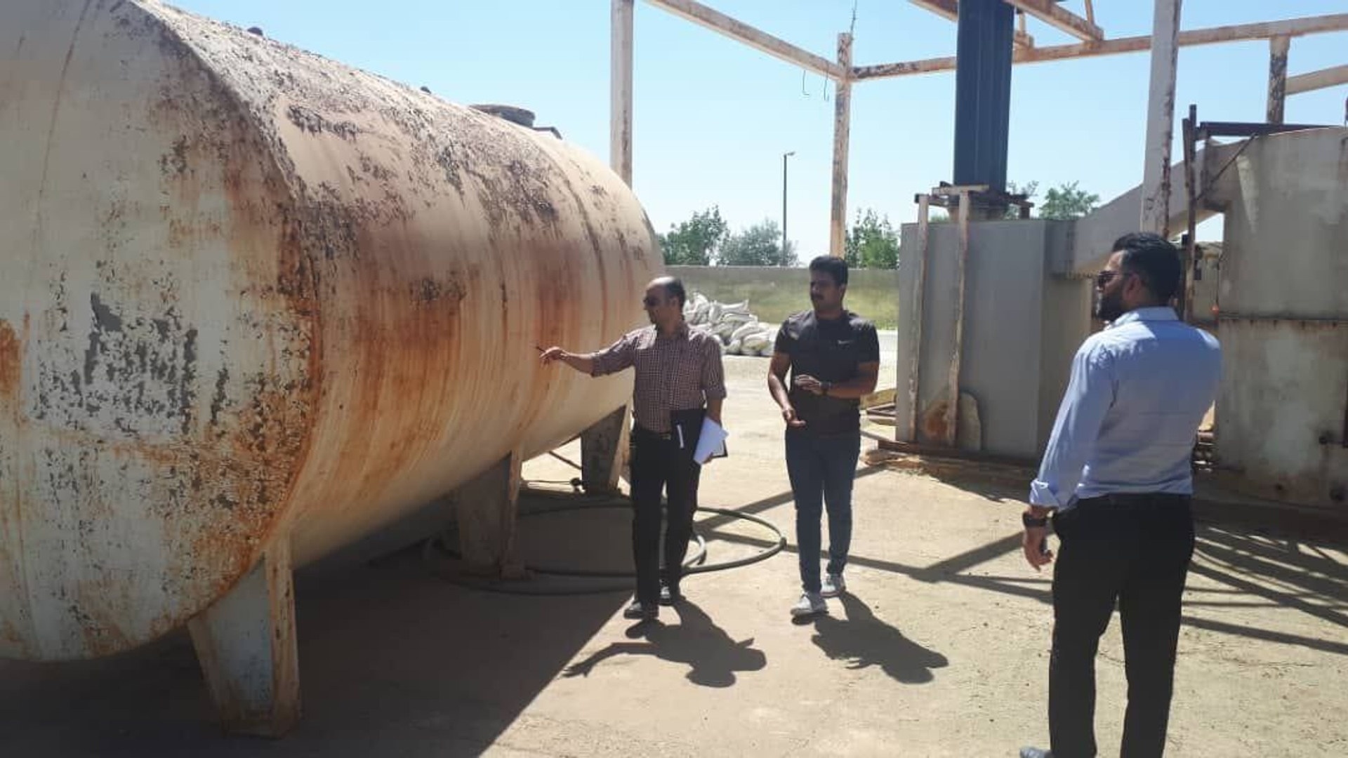 گشت مشترک نمایندگان فرمانداری، شرکت نفت و اداره صمت به منظور بررسی مشکلات و نظارت بر سهمیه های دریافتی سوخت در حوزه صنایع شهرستان فراهان