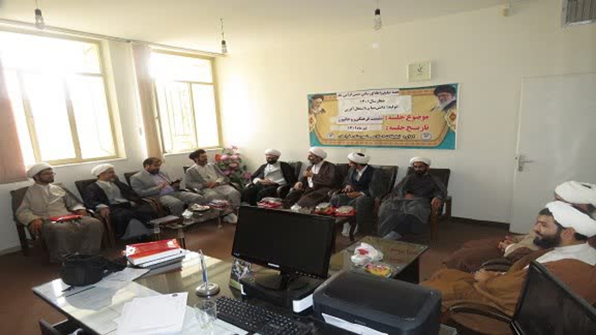 دیدار مشترک فرماندار شهرستان و امام جمعه فراهان با روحانیون عرصه تبلیغ شهرستان درهفته تبلیغ