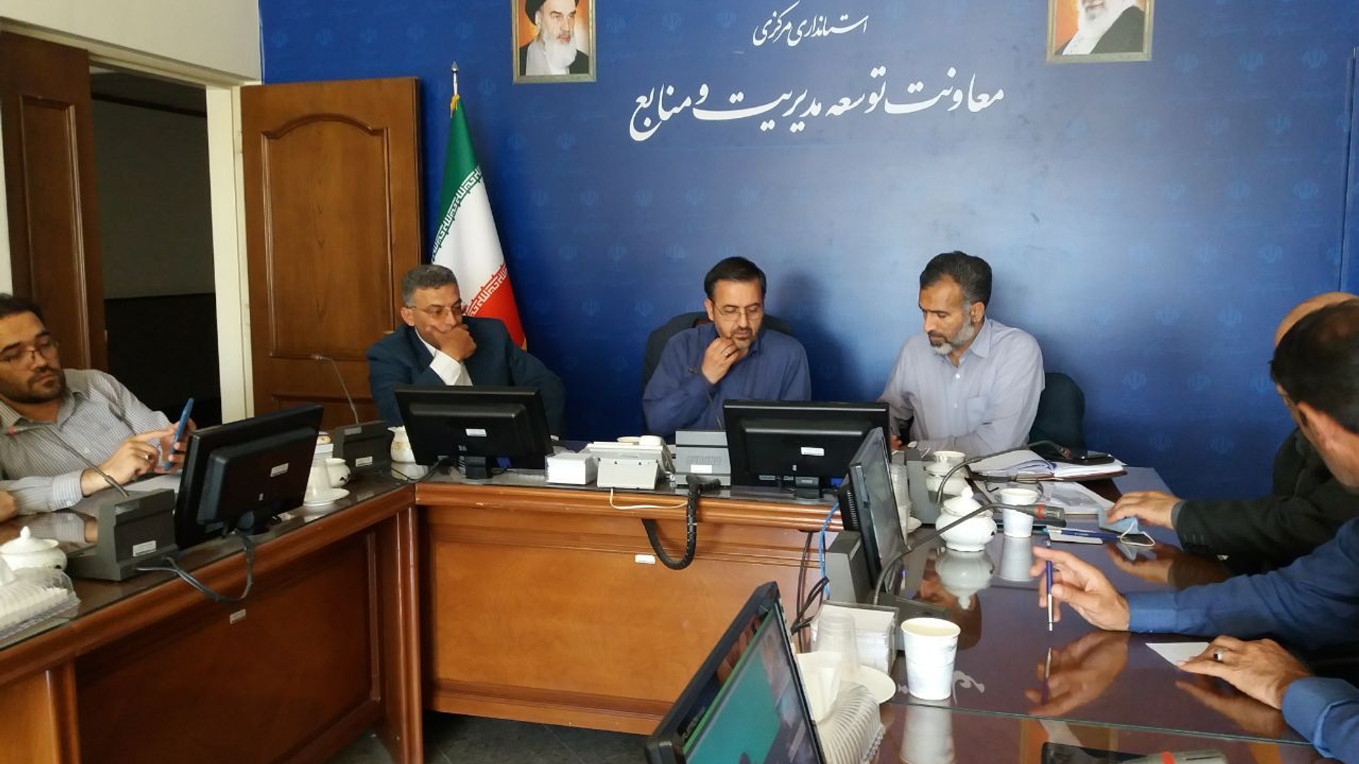 جلسه نظارت بر فعالیت خبازی ها ,با حضور طالبی رئیس مرکز مدیریت عملکرد، بازرسی و امور حقوقی ، شجاعان رئیس مرکز توسعه دولت الکترونیک  ، فناوری اطلاعات و آمار،   میرزاخانی معاون هماهنگی امور اقتصادی و توسعه منطقه ای  استاندار و گودرزی سرپرست دفتر هماهنگی امور اقتصادی و معاونین اقتصادی استانداریهای سراسر کشور و مدیران مربوطه به منظور تبیین دستورالعمل و سامانه نظارت بر آرد و نان به صورت ویدئو کنفرانس برگزار شد.


دوشنبه ۶ تیر ۱۴۰۱