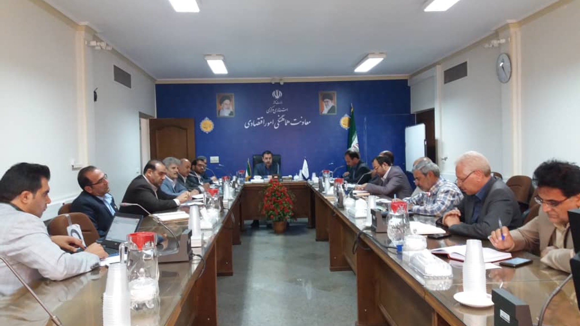 جلسه. کارگروه خرید غلات به ریاست میرزاخانی معاون هماهنگی امور اقتصادی و توسعه منطقه ای و با حضور گودرزی سرپرست دفتر هماهنگی امور اقتصادی و مدیران مربوطه برگزار شد.
در این جلسه موارد ذیل بیان شد و تصمیمات لازم اتخاذ گردید: 
- گزارش آخرین وضعیت خرید غلات توسط اداره کل غله و خدمات بازرگانی
- ارائه گزارش آخرین وضعیت تولید و برداشت توسط سازمان جهاد کشاورزی 
- ارائه نظر در خصوص آخرین وضعیت و برنامه های کنترل خروجی های گندم توسط تعزیرات حکومتی و نیروی انتظامی 
بحث و ارائه نظر در خصوص نرخ مباشرت گندم، مراکزی که با پشتیبانی امور دام قرارداد منعقد می نمایند و الزام به تحویل گندم توسط کشاورزان در ازاء تحویل نهاده

 سه شنبه 7 تیر 1401