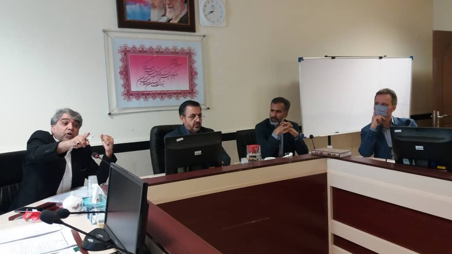 جلسه کارگروه تسهیل و رفع موانع تولید استان به منظور رسیدگی به مشکلات واحدهای صنعتی به ریاست میرزاخانی معاون هماهنگی امور اقتصادی و توسعه منطقه ای استاندار و با حضور سرپرست دفتر هماهنگی امور اقتصادی و مدیران مربوطه برگزار شد.
چهارشنبه 8 تیر 1401