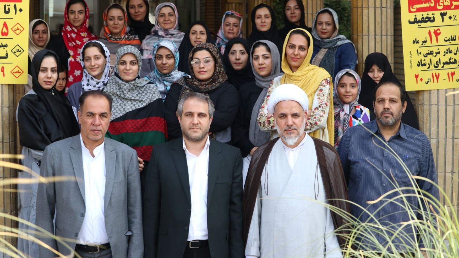 بازدید مهدی الیاسی سرپرست فرمانداری ویژه شهرستان ساوه  از نمایشگاه صنایع دستی.