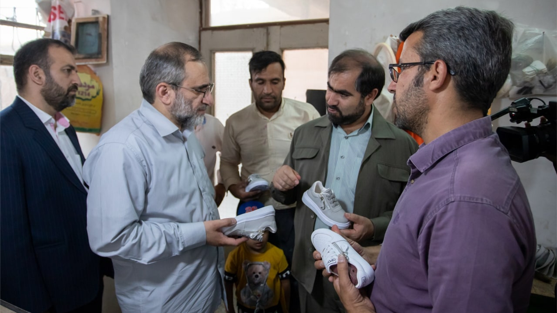 مجوزهای لازم برای راه‌اندازی درمانگاه خیرساز روستای شیرین‌آباد صادر می‌شود-لزوم ساماندهی کارگاه‌های تولید کفش روستا