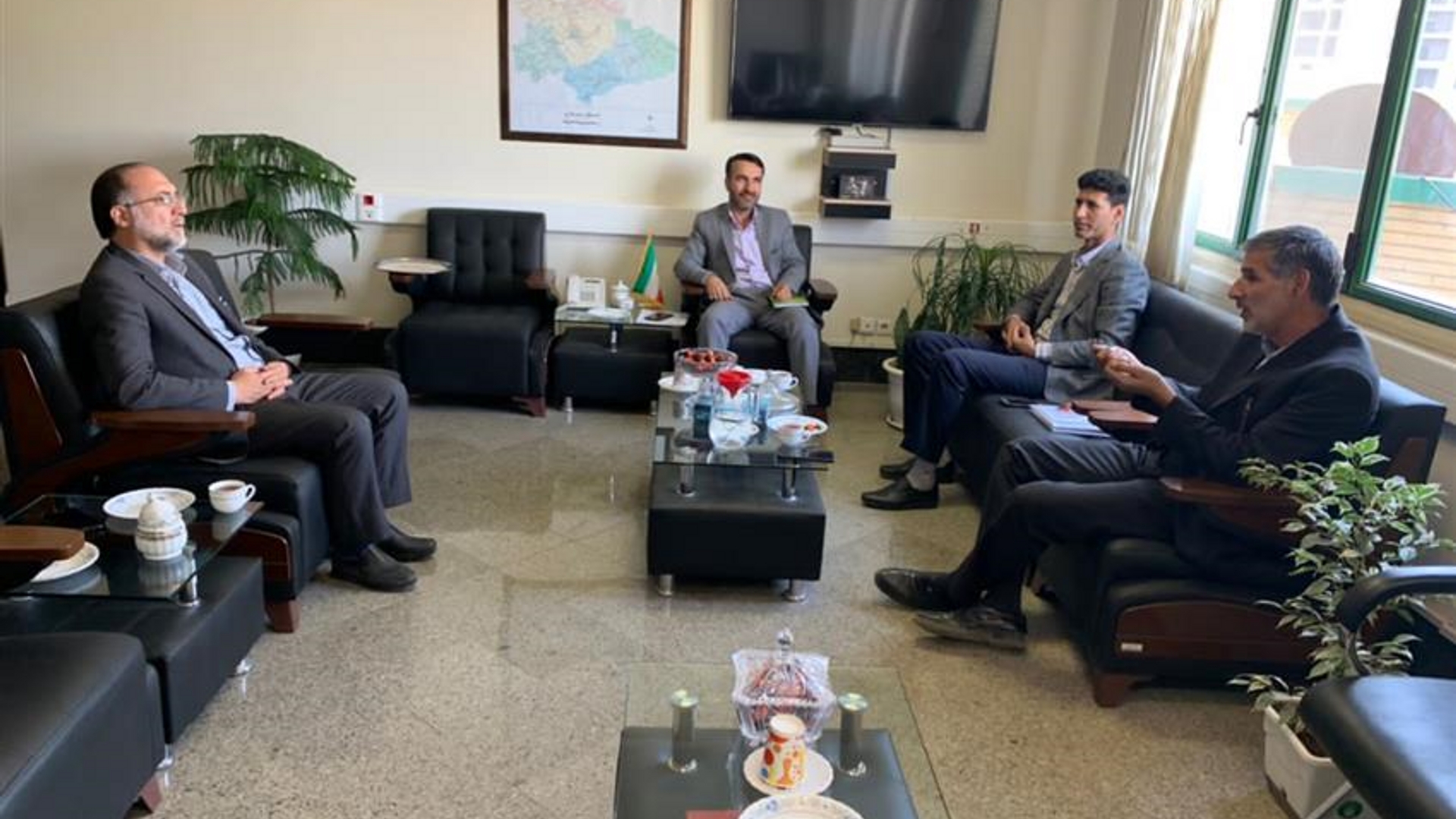 برگزاری نشست رئیس و نایب رئیس انجمن صنفی دفاتر پیشخوان خدمات دولت استان با معاون توسعه مدیریت و منابع استاندار