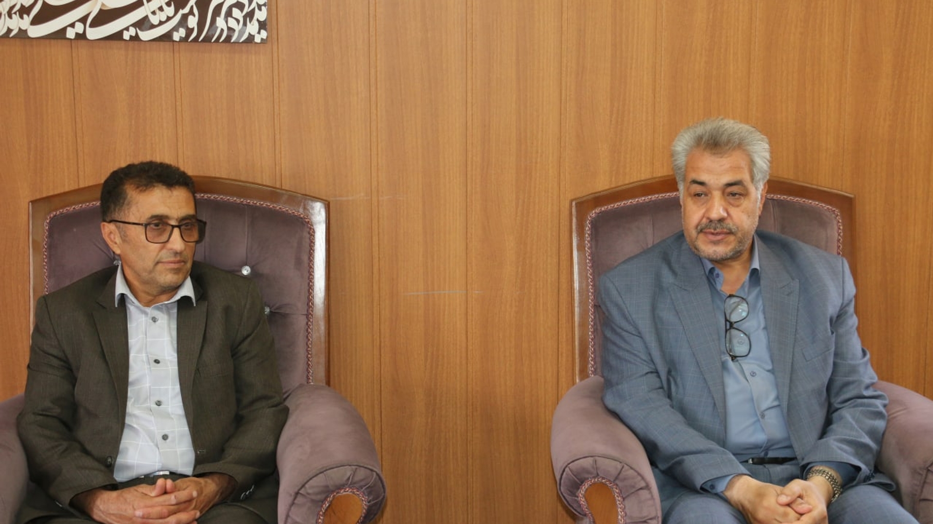 دیدار و گفتگو                                                                    :