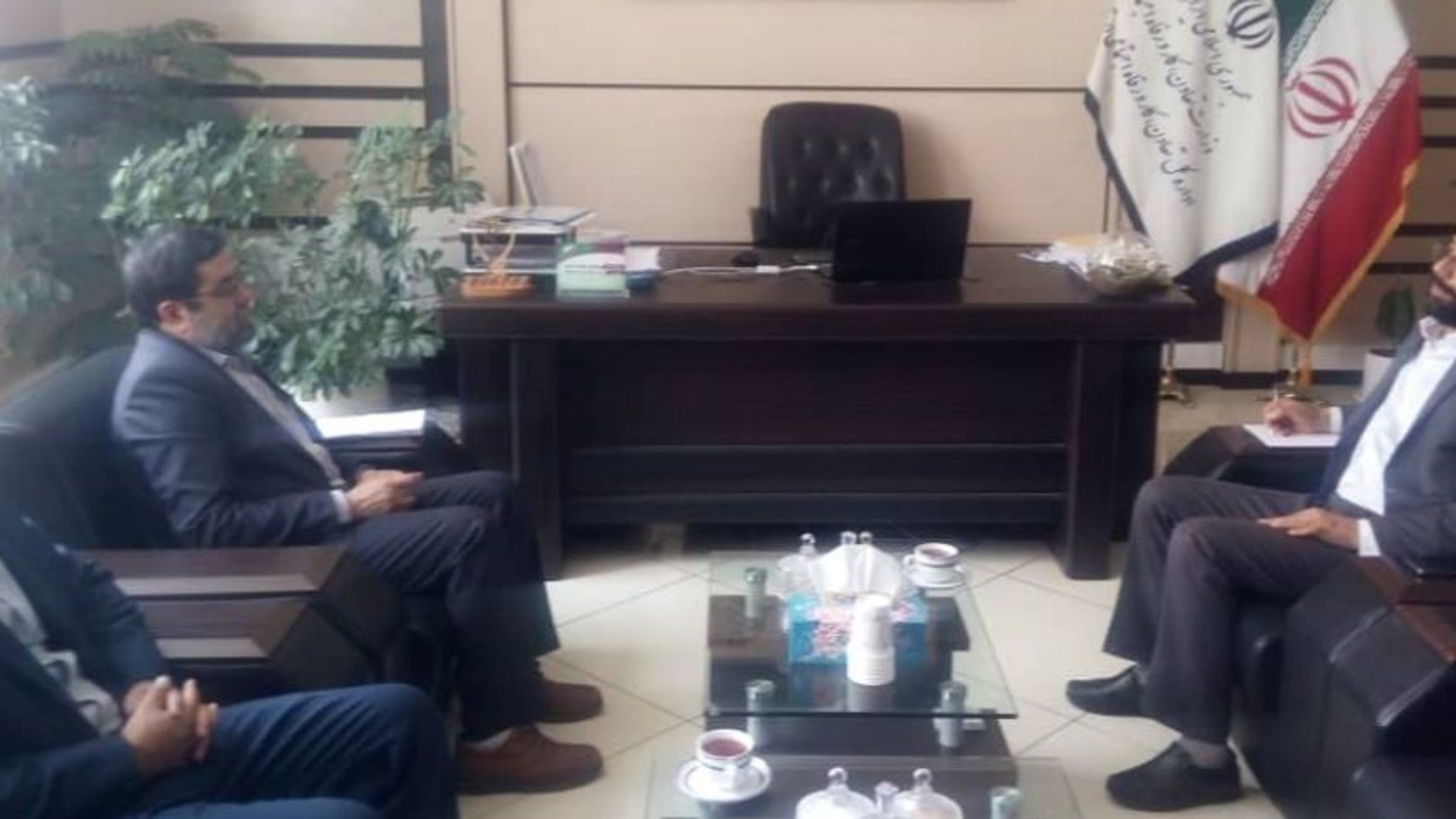 دیدار مجید گازری سرپرست فرمانداری شهرستان خنداب با امیدی مدیرکل تعاون ، کار و رفاه اجتماعی