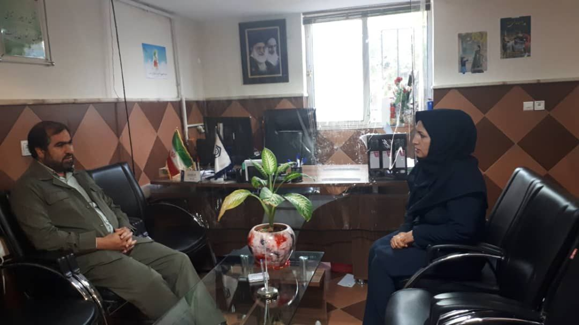 بازدید سرزده فرماندار شهرستان فراهان و نظارت بر عملکرد اداره بهزیستی شهرستان و شعبه تامین اجتماعی فرمهین در راستای مقابله با فساد و رعایت حقوق شهروندی در نظام اداری