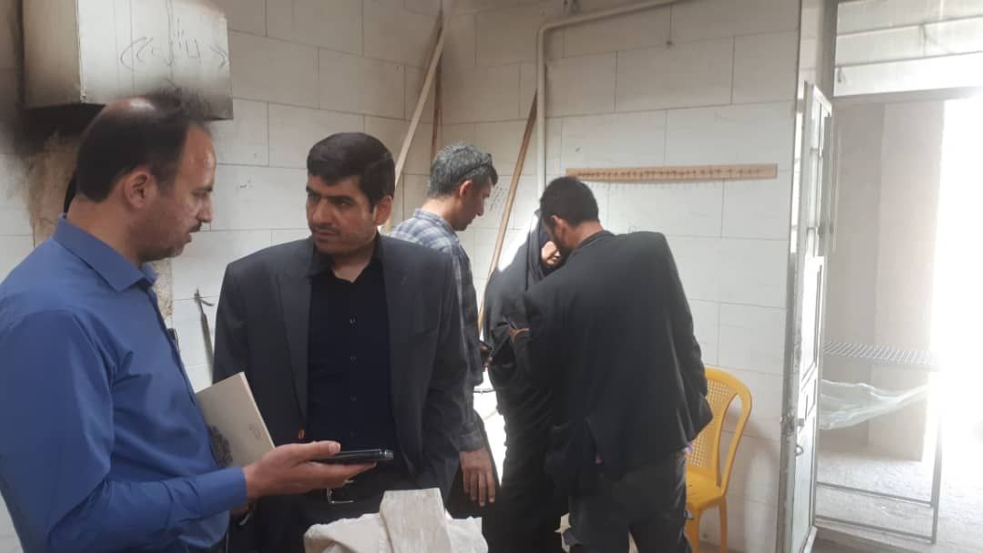 حضور ملکی مدیرکل غله و خدمات بازرگانی استان مرکزی بهمراه معاونت فرمانداری شهرستان فراهان و بازرسان مربوطه در راستای بررسی کیفیت نان نانوایی های سطح شهرستان از این واحد ها  بازدید کردند.