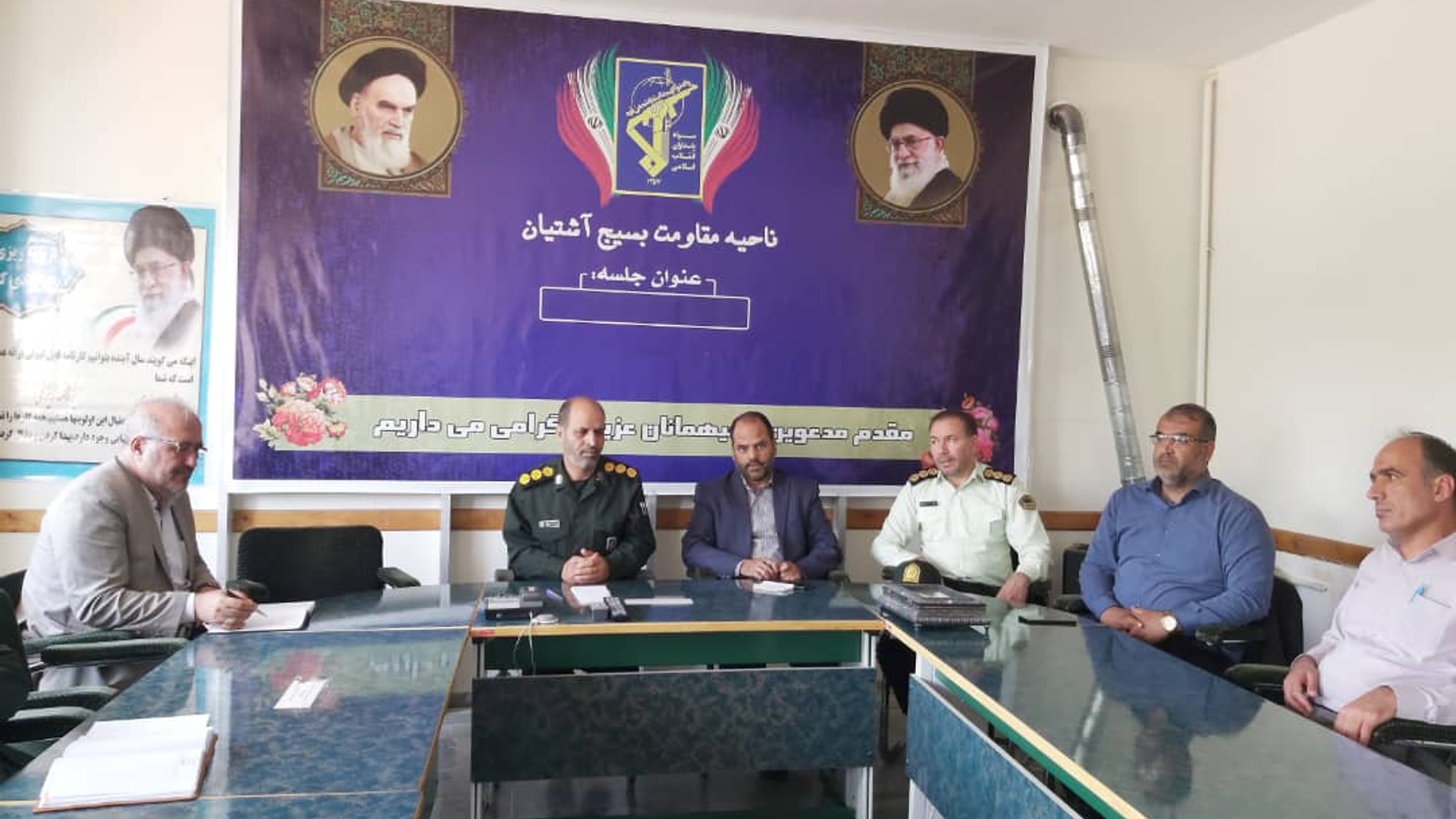 جلسه هماهنگی و برنامه ریزی اجرای طرح آموزشی و فرهنگی "محله شاد " با حضور فراهانی سرپرست فرمانداری،فرمانده ناحیه مقاومت بسیج،فرمانده انتظامی،شهردار،رئیس شورای اسلامی شهر،مدیر آموزش و پرورش و سایر مدیران مربوطه در محل ناحیه مقاومت بسیج برگزار گردید.