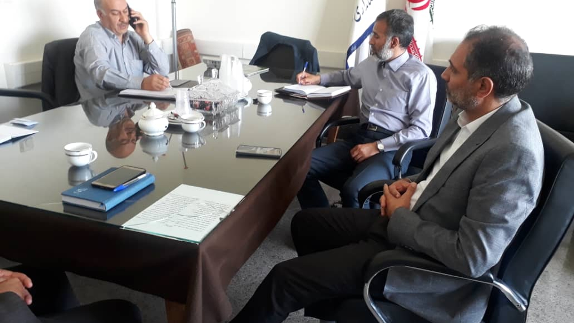 جلسه هماهنگی کالابرگ الکترونیکی به ریاست سرپرست دفتر هماهنگی امور اقتصادی و با حضور مدیران مربوطه برای انجام هماهنگی های لازم در خصوص اجرای طرح در آینده برگزار شد.

دوشنبه ۱۳ تیر ۱۴۰۱