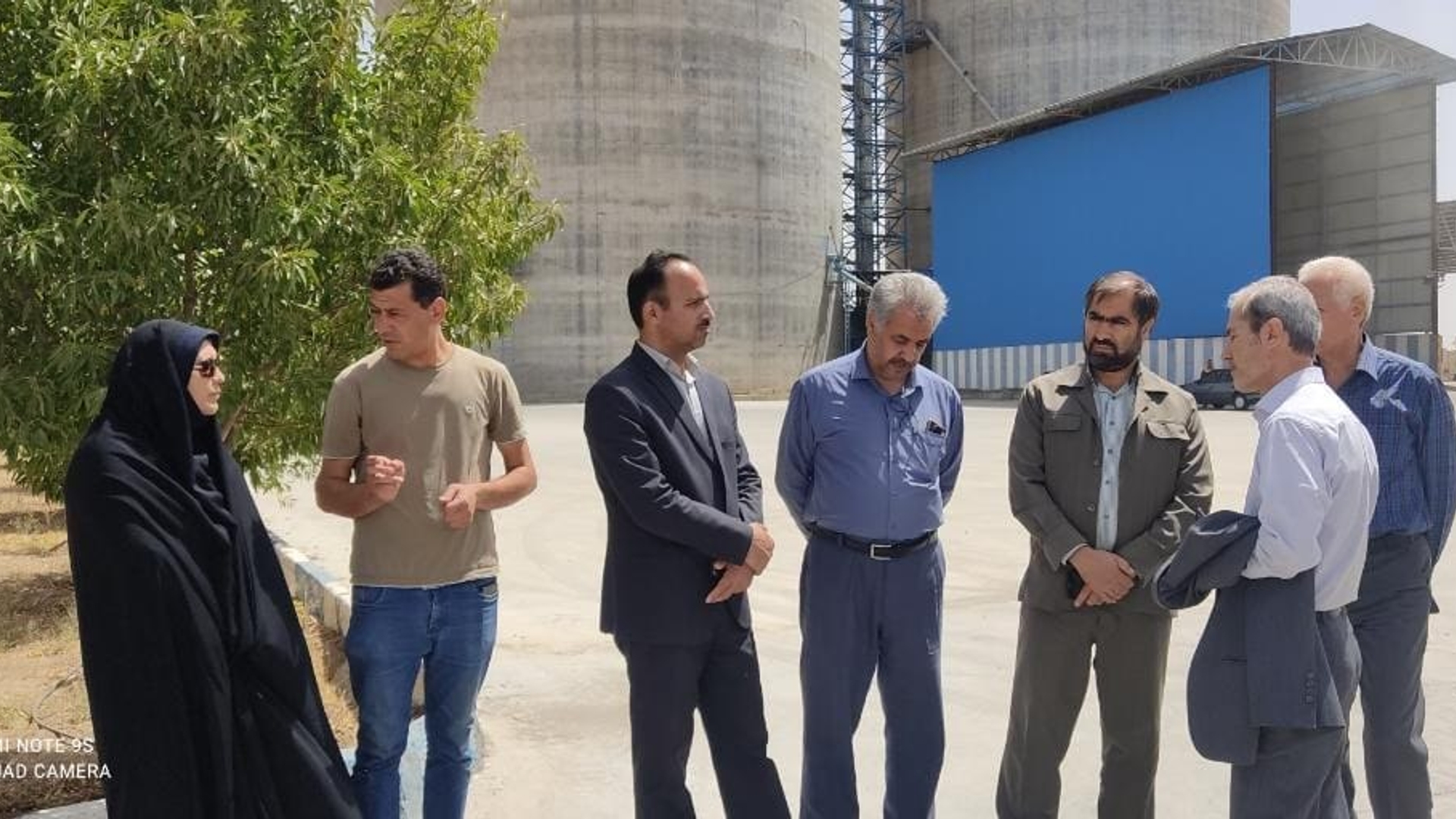 بازديد آقازیارتی فرماندار فراهان  ، ملکی مديركل غله و خدمات بازرگاني استان و سایر مسئولین از آخرین روند خريد و ذخيره سازي گندم در شركت سيلوي  دانه پالیز شهرستان فراهان