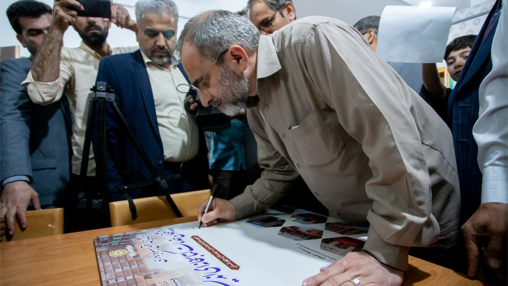 پیشخان کتابخانه روستای چهرقان به بهره‌برداری رسید