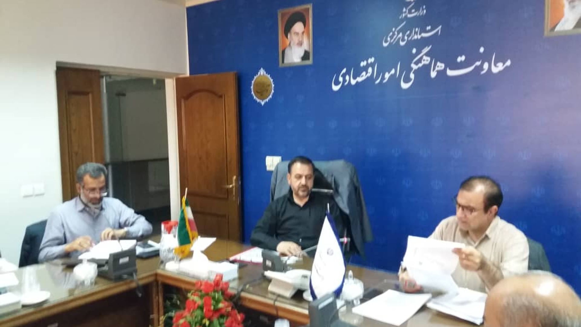 جلسه کمیته اقدام مشترک تنظیم بازار استان به ریاست میرزاخانی معاون هماهنگی امور اقتصادی و توسعه منطقه ای استان و با حضور گودرزی سرپرست دفتر هماهنگی امور اقتصادی و مدیران مربوطه برگزار شد