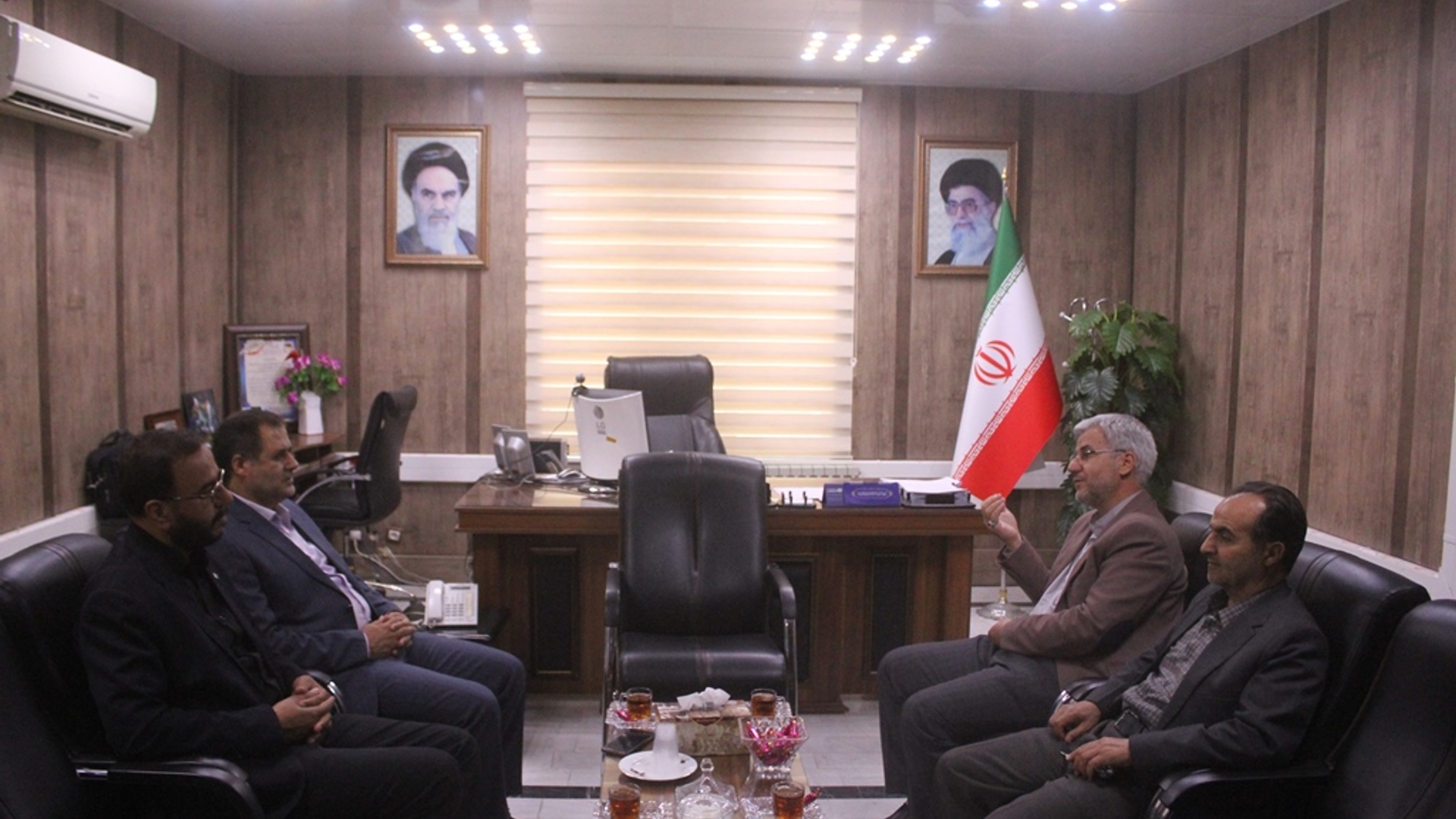 نشست مدیر عامل شرکت آب منطقه ای استان با فرماندار شهرستان خمین