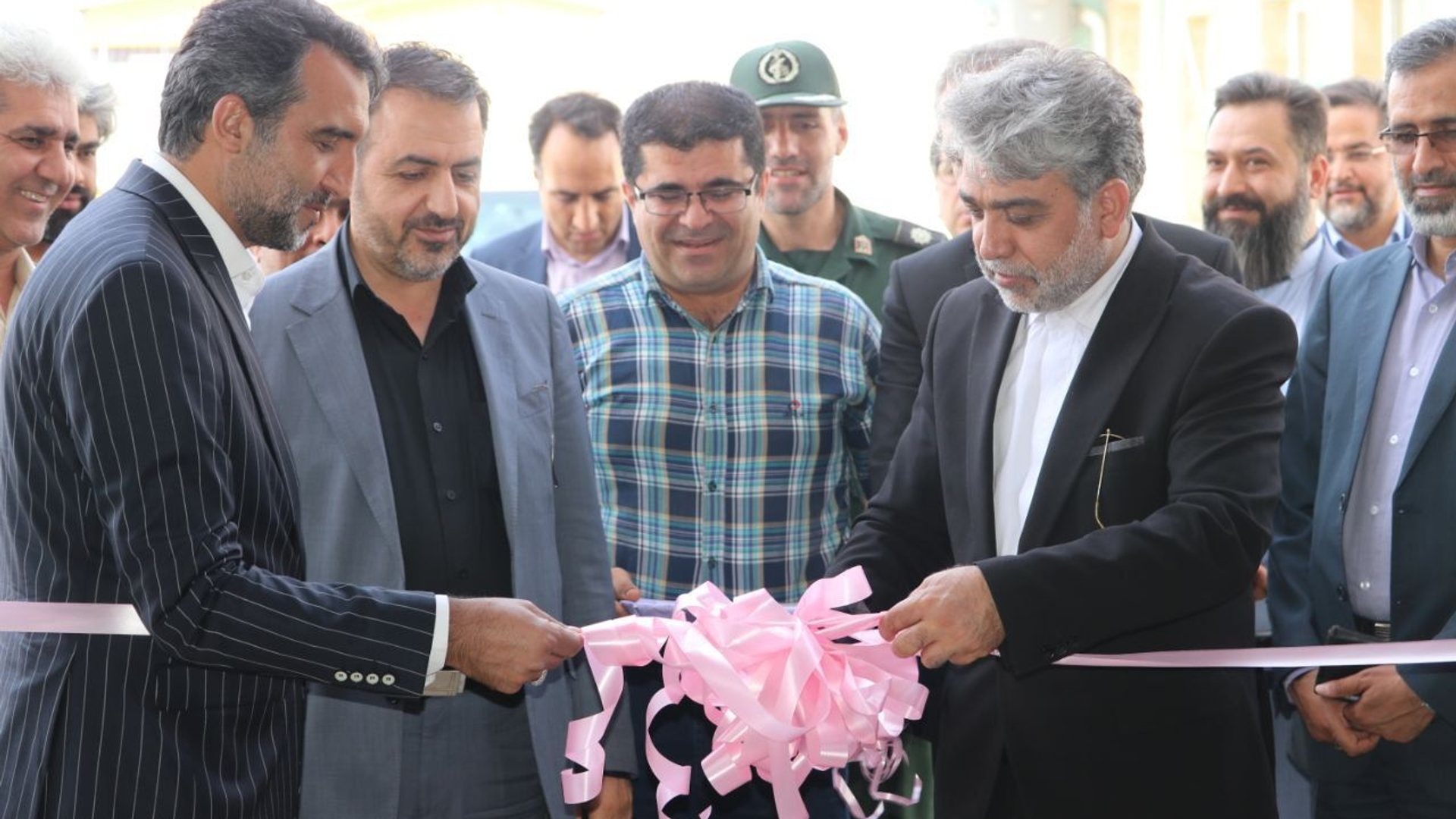 با حضور میرزاخانی معاون هماهنگی امور اقتصادی و توسعه منطقه ای استاندار ، فرماندار ویژه شهرستان ساوه ، سرپرست دفتر هماهنگی امور اقتصادی و جمعی از مسئولان ، واحد تولیدی گروه صنعتی نیکوتراش کاوه در شهرک صنعتی ساوه افتتاح شد