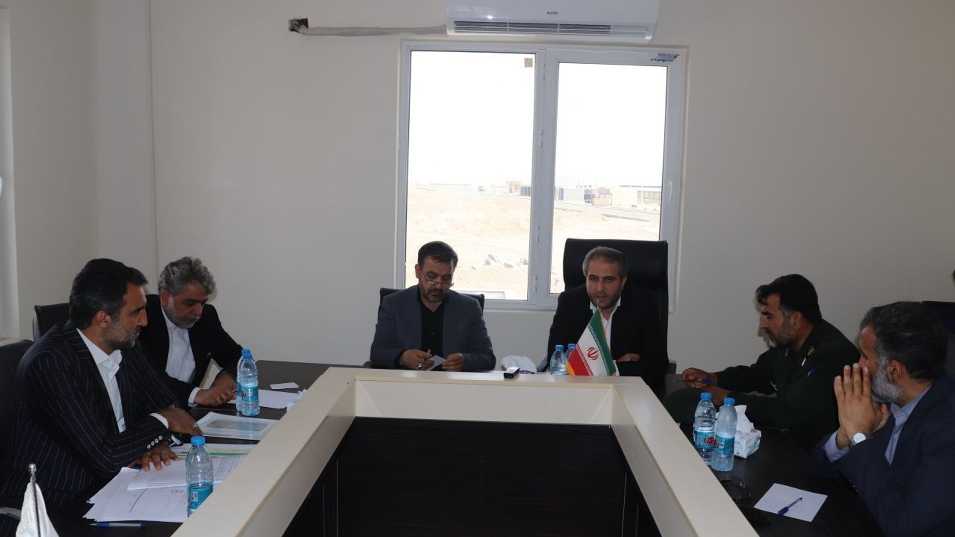 جلسه .بررسی مشکلات زیر ساختی شهرک صنعتی ساوه با حضور میرزاخانی معاون هماهنگی امور اقتصادی و توسعه منطقه ای استاندار ، فرماندار ویژه شهرستان ساوه ، سرپرست دفتر هماهنگی امور اقتصادی و مدیران مربوطه در دفتر شهر صنعتی ساوه برگزار شد