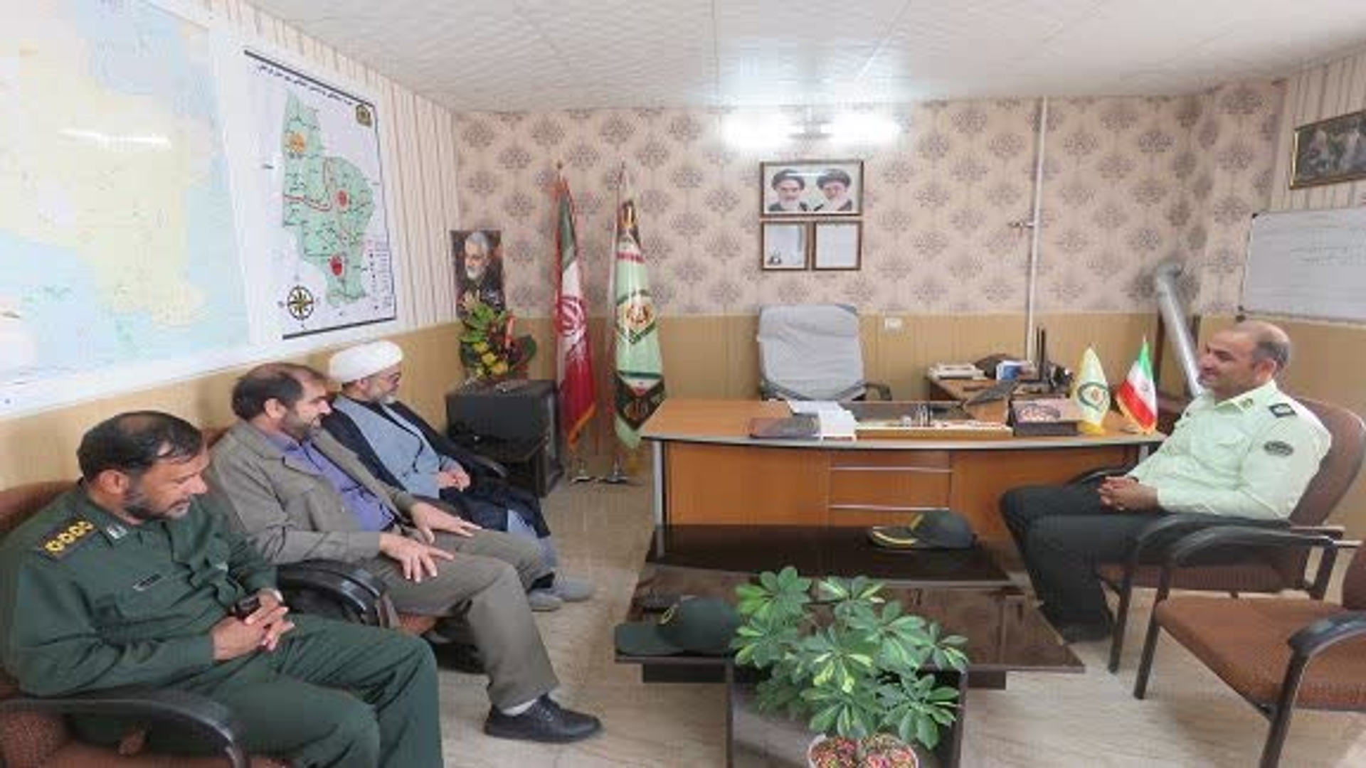 دیدار مشترک فرماندار محترم شهرستان و امام جمعه شهرستان فراهان با سرگرد زندیه جانشین انتظامی شهرستان