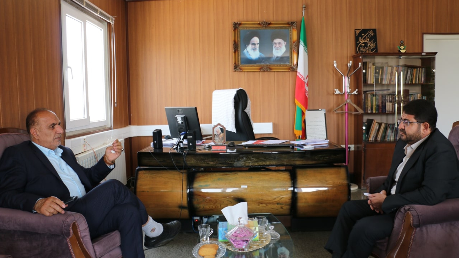 دیدار و گفتگو                                                           :