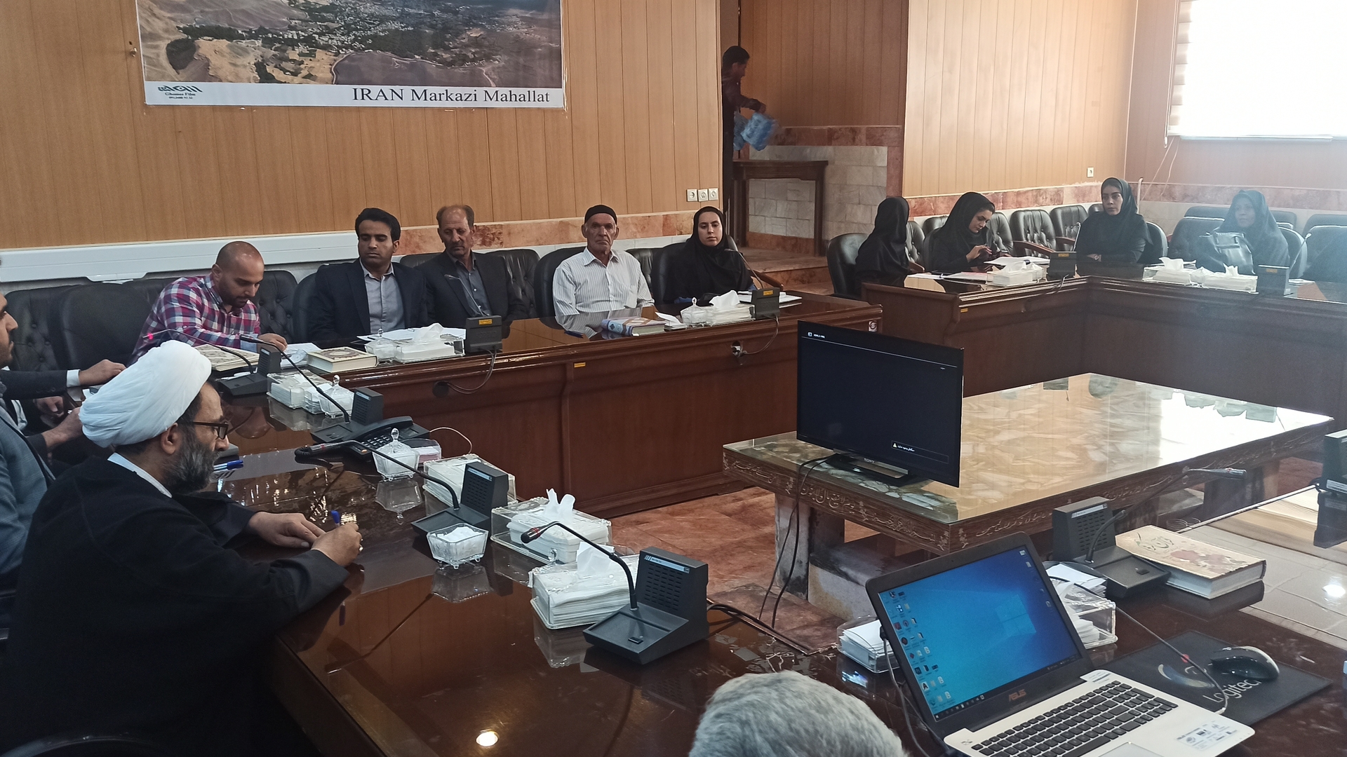 جلسه مشترک دهیاران بخش مرکزی شهرستان با حضور بخشدار محترم ، نماینده محترم شهرستان محلات و دلیجان ، سرپرست محترم فرمانداری شهرستان و روسای شوراهای اسلامی روستاهای شهرستان محلات