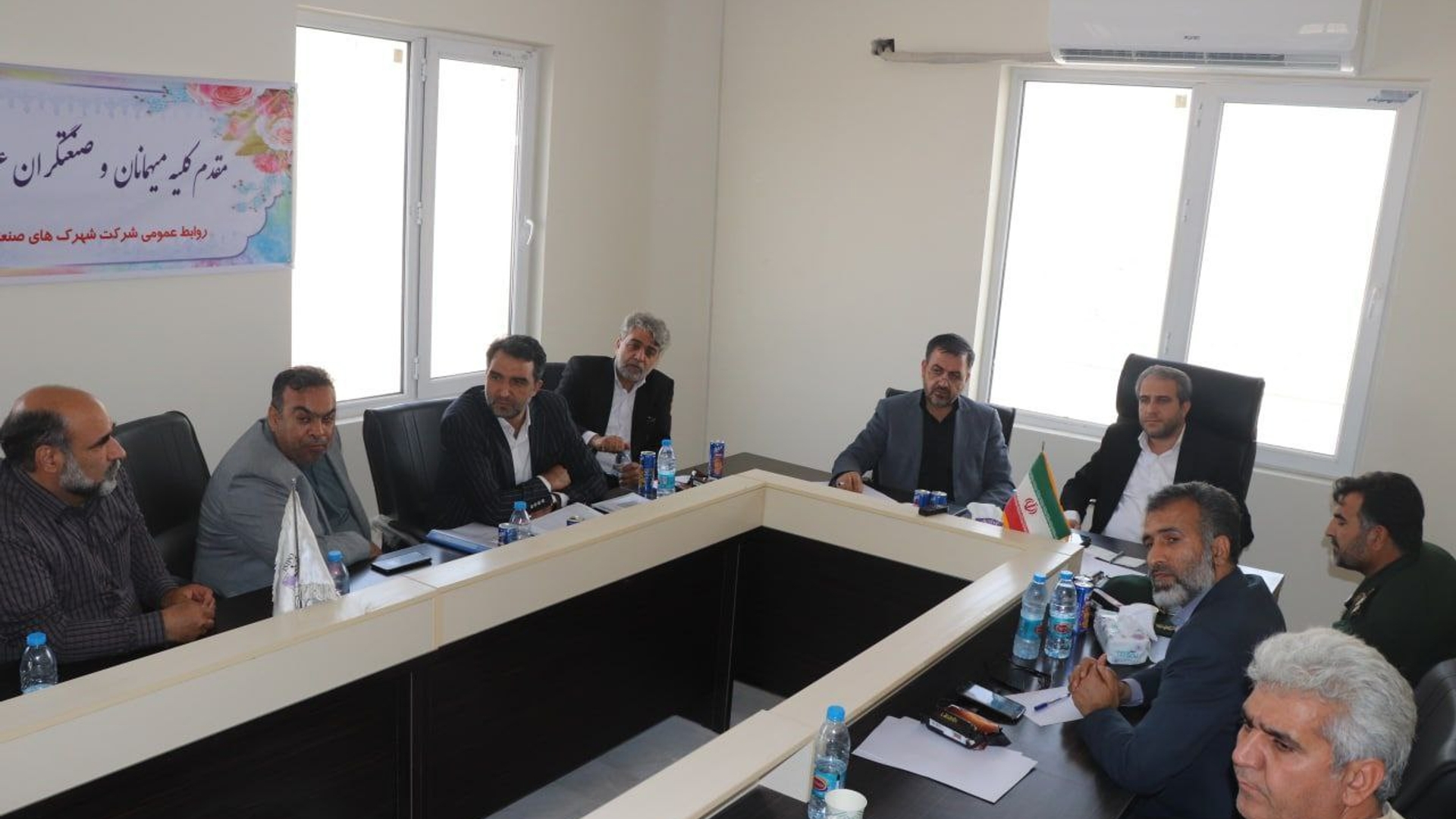 جلسه بررسی مشکلات زیر ساختی شهرک صنعتی ساوه با حضور میرزاخانی معاون هماهنگی امور اقتصادی و توسعه منطقه ای استاندار