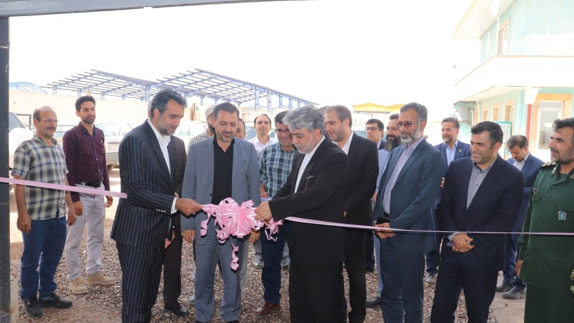 افتتاح واحد تولیدی با حضور میرزاخانی معاون هماهنگی امور اقتصادی و توسعه منطقه ای