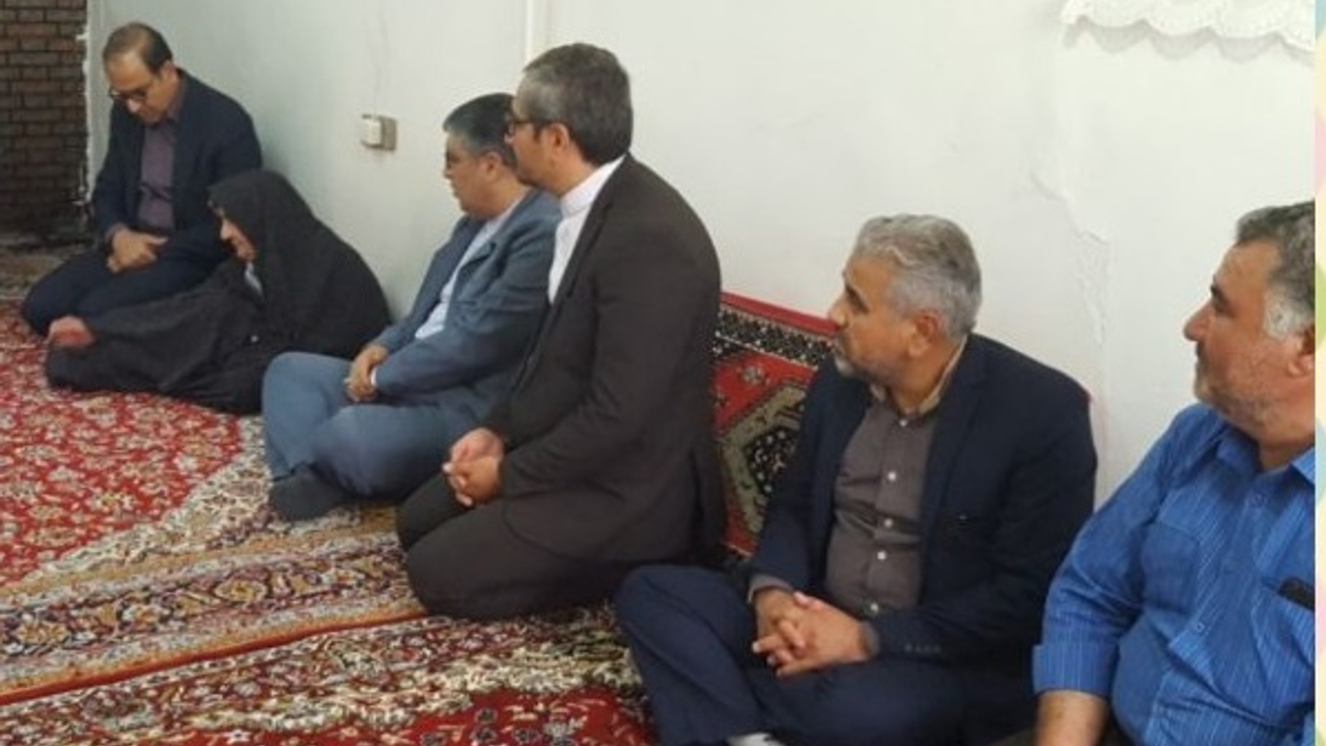 دیدار دکتر علی اکبر کریمی نماینده مردم شریف شهرستان های اراک، کمیجان و خنداب در مجلس شورای اسلامی شهرستان با مادر شهید محمد تجلی و تقدیر از صبر و استقامت ایشان