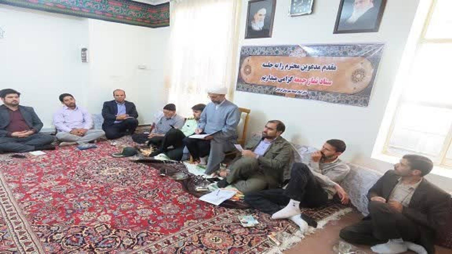 جلسه تابستانه ستادنمازجمعه شهرستان فراهان در دفتر امام جمعه با حضور مسئولان و اعضاء برگزار گردید