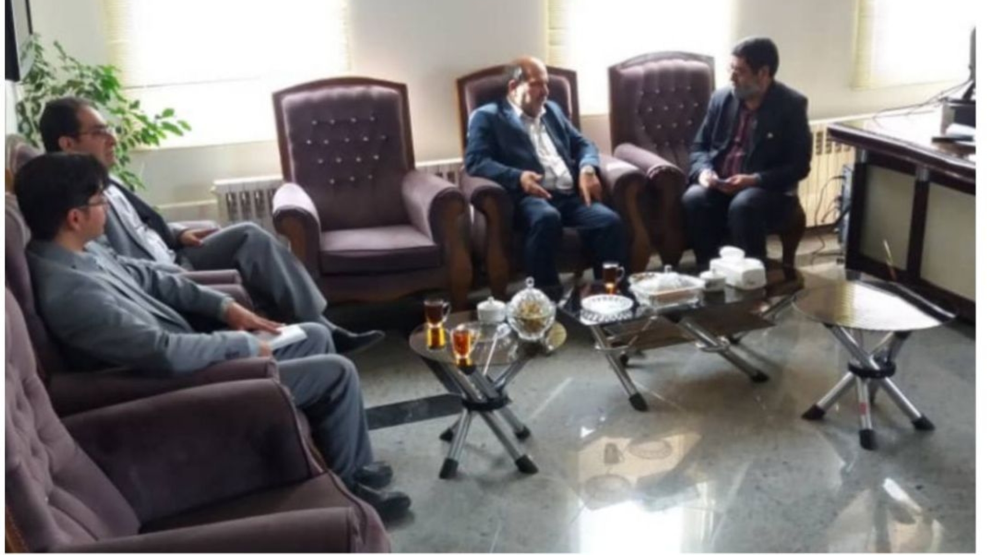 دیدارمدیر شعب بانک قرض الحسنه مهر ایرانیان در استان مرکزی با فرماندار شهرستان خنداب