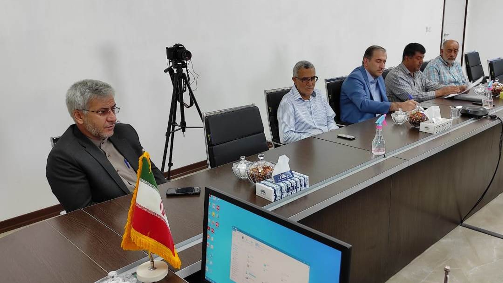 فرماندار و نماینده مردم خمین در مجلس از شرکت مانا انرژی پاک بازدید کردند