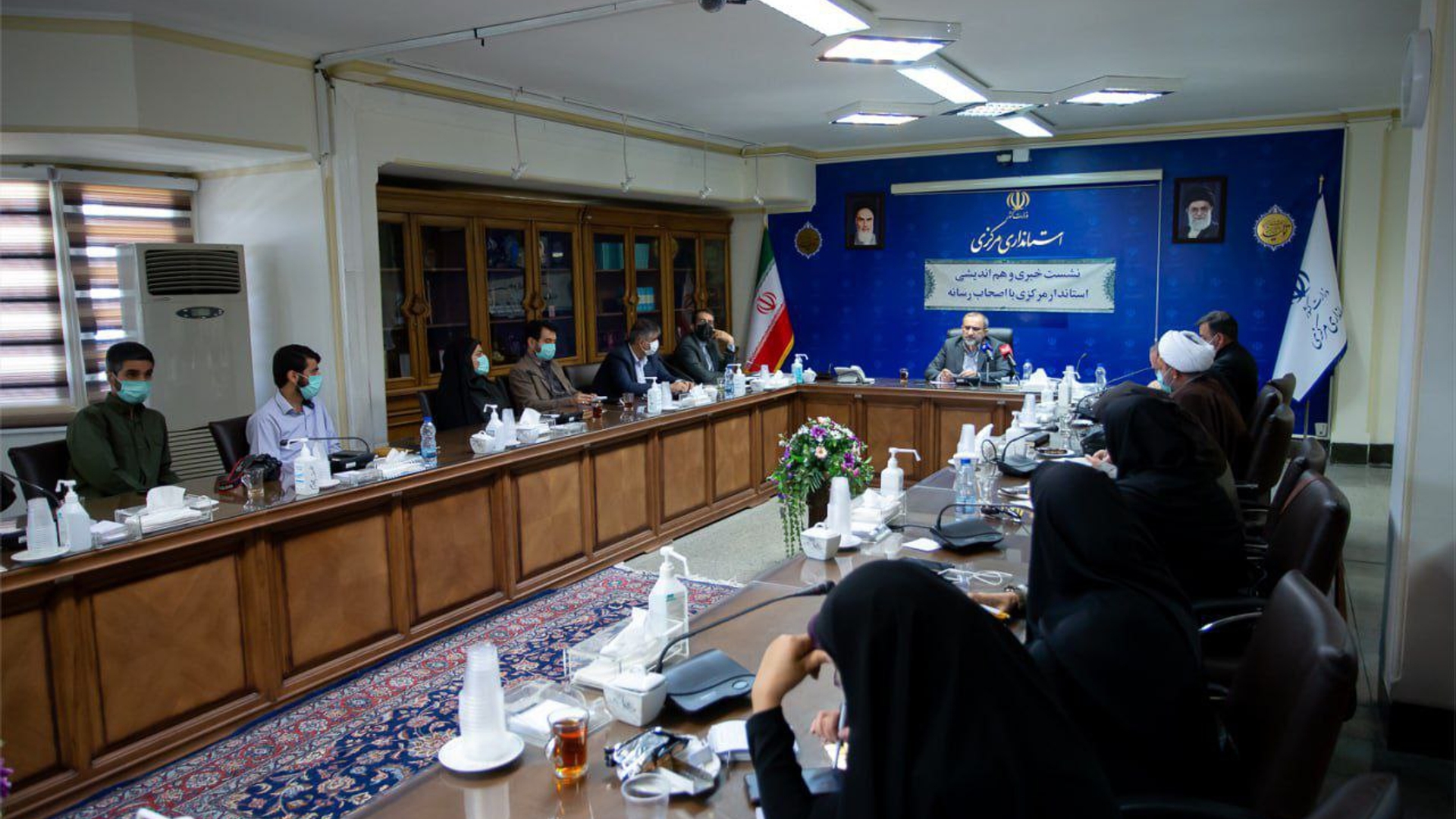 نشست خبری استاندار و معاونین ایشان با اصحاب رسانه برگزار گردید.