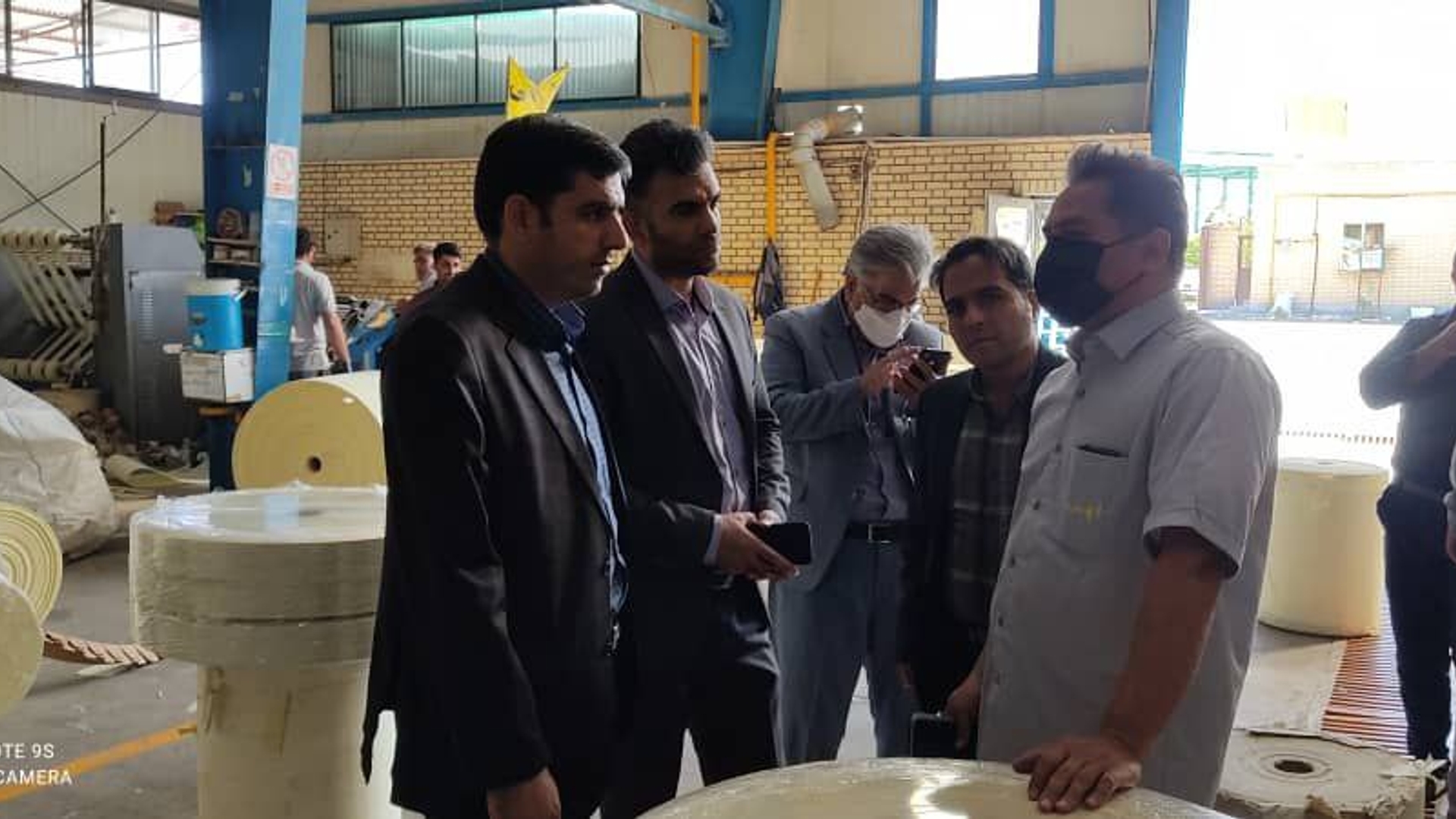 معاون فرماندار شهرستان فراهان به همراه مشاور کسب و کار ( واحد‌های تولیدی) در کلینیک کسب و کار استان ، مدیر صنعت، معدن و تجارت شهرستان ، مدیر شرکت شهرکهای صنعتی و رییس بیمه تامین اجتماعی شهرستان   از واحد های  تولیدی پارس تاپکو تولید کننده ورق های فیلتر خودرو و واحد تولیدی بازدید نمووند