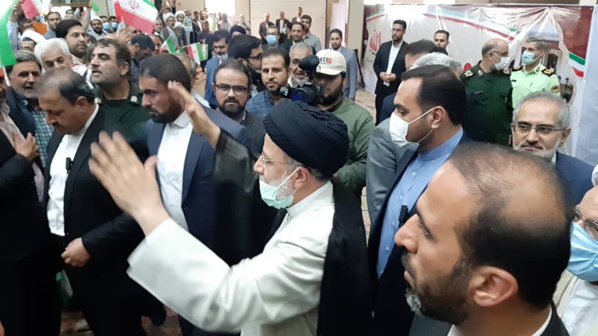 رئیس جمهور با مردم شهرستان خمین دیدار کرد