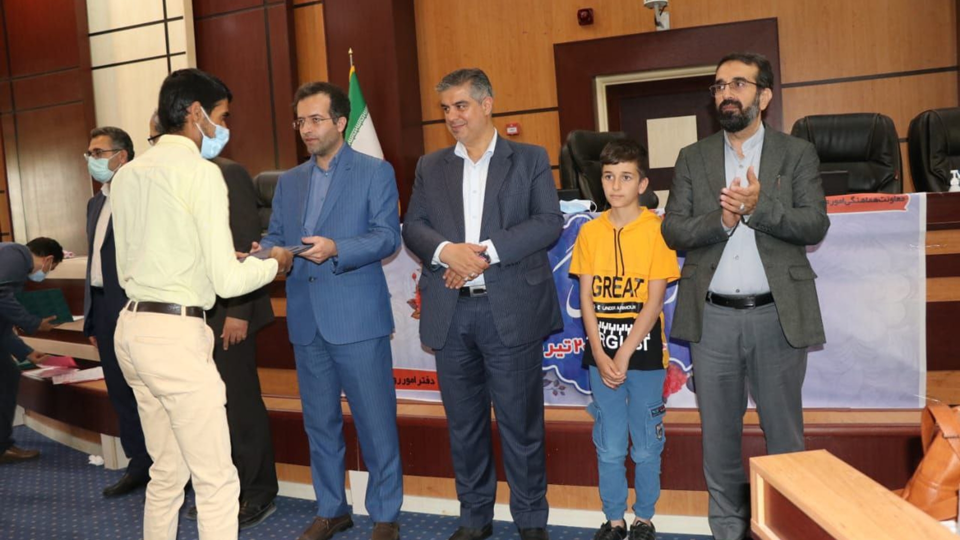 تقدیر از دهیاران فعال در پویش «روستای زیبای من در استقبال از بهار»