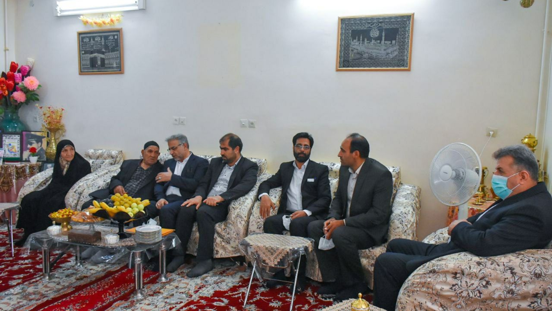 دیدار سرپرست وزارت کار تعاون و رفاه اجتماعی با خانواده معظم شهید محمد حسن نیکچه فراهانی