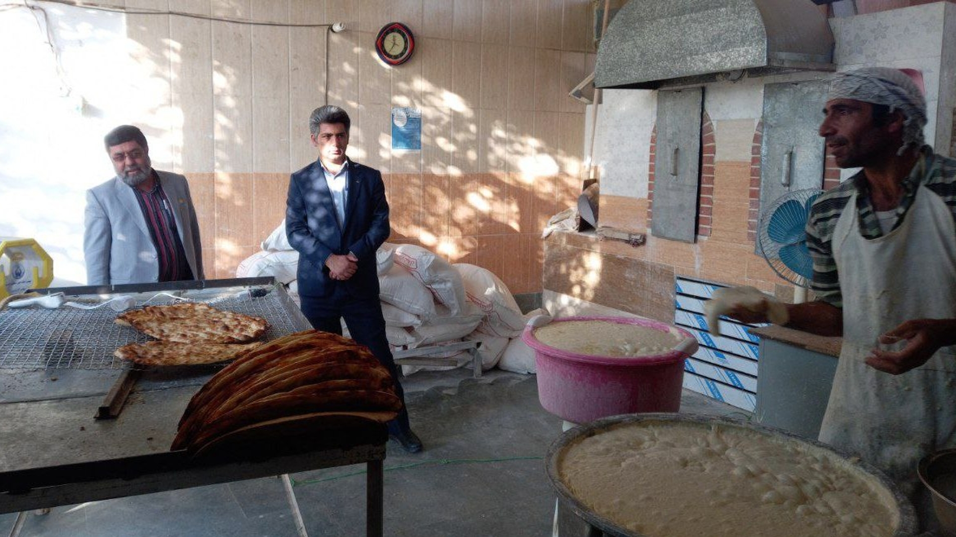 بازدید سر زده فرماندار خنداب از نانوائیها