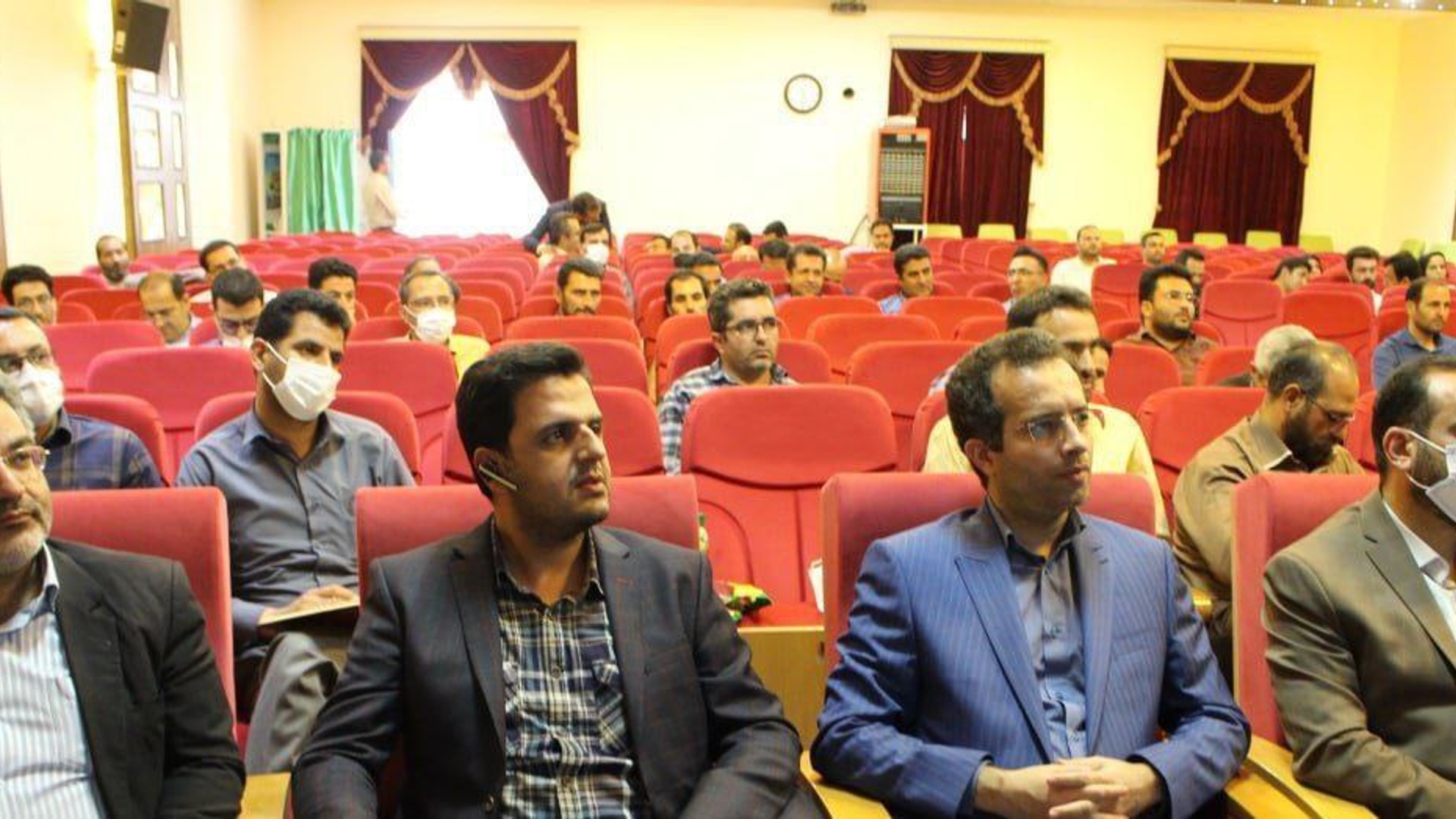 برگزاری کارگاه آموزشی و توجیهی ویژه ناظرین فنی و مسئولین امور مالی دهیاری های بخش های تابعه استان