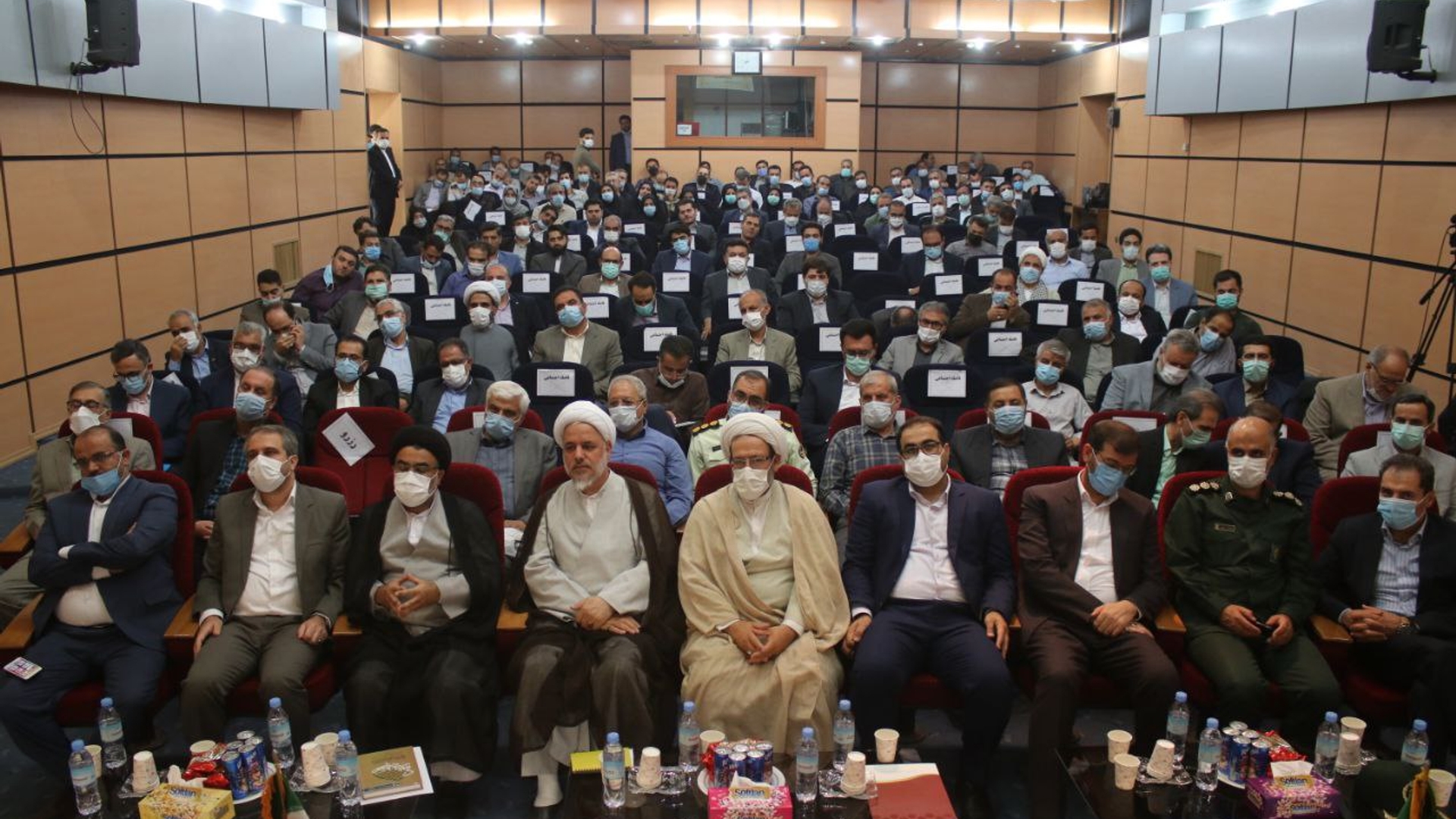 مراسم تکریم و معارفه دادستان عمومی و انقلاب و رئیس دادگستری شهرستان ساوه برگزار شد .