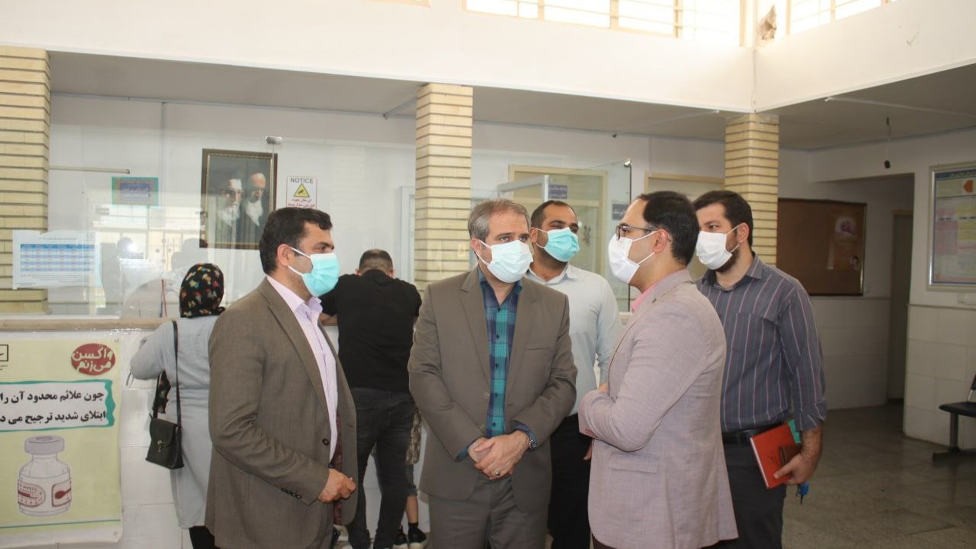 بازدید مهدی الیاسی معاون استاندار و فرماندار ویژه شهرستان ساوه از  پایگاه های تزریق دُز یادآور واکسن در ساوه.