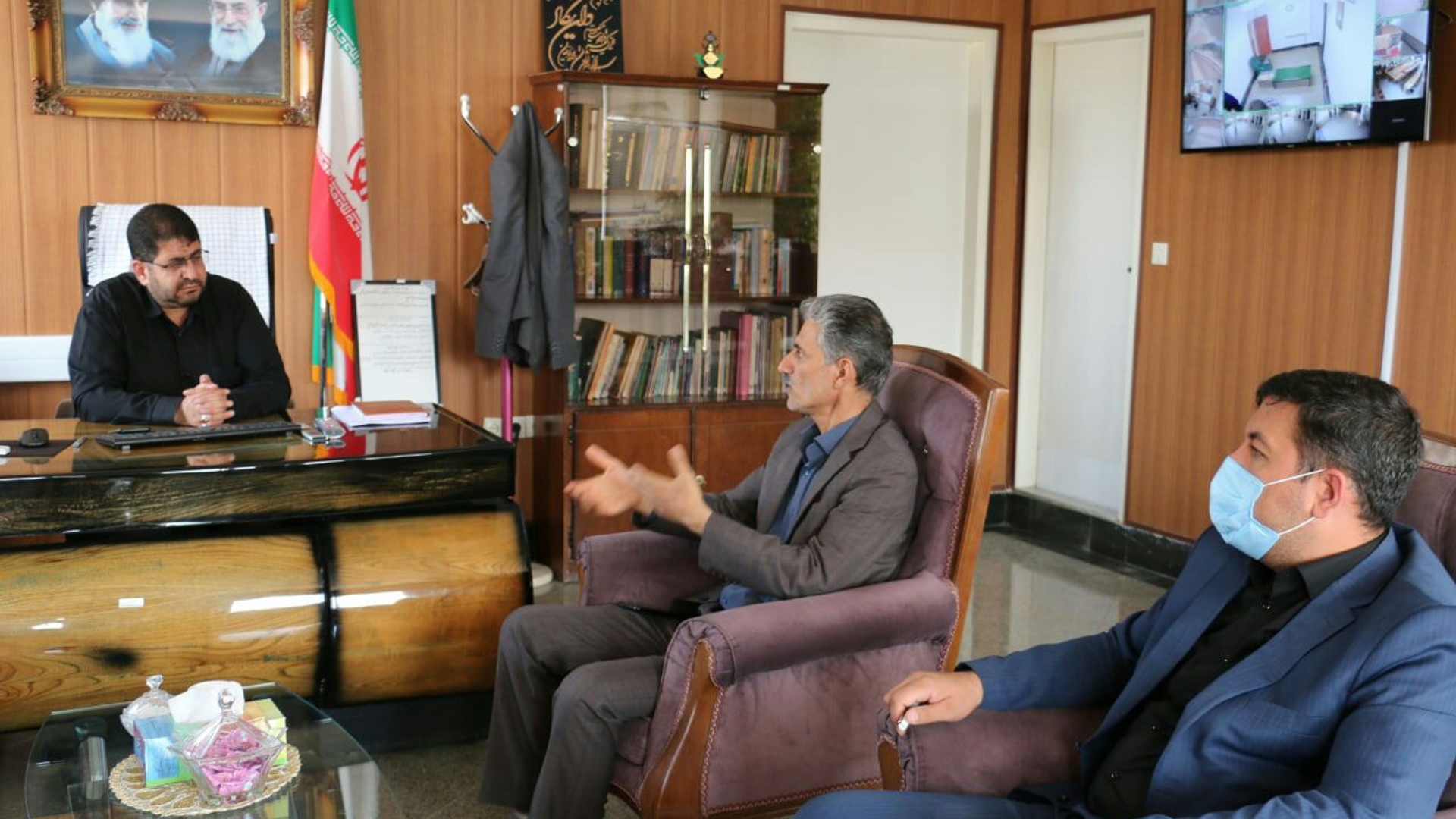 دیدار و گفتگو                                                               :