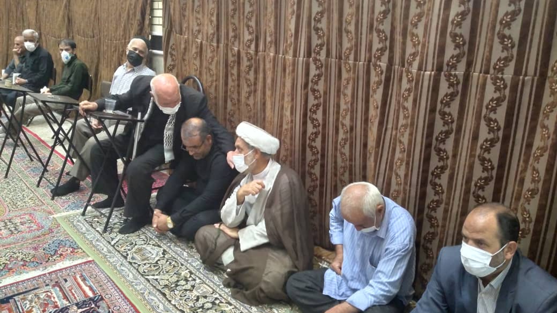 حضور فراهانی سرپرست فرمانداری به اتفاق ملکا شهردار آشتیان در مراسم عزاداری حضرت امام حسین (ع) روستای موسی آباد