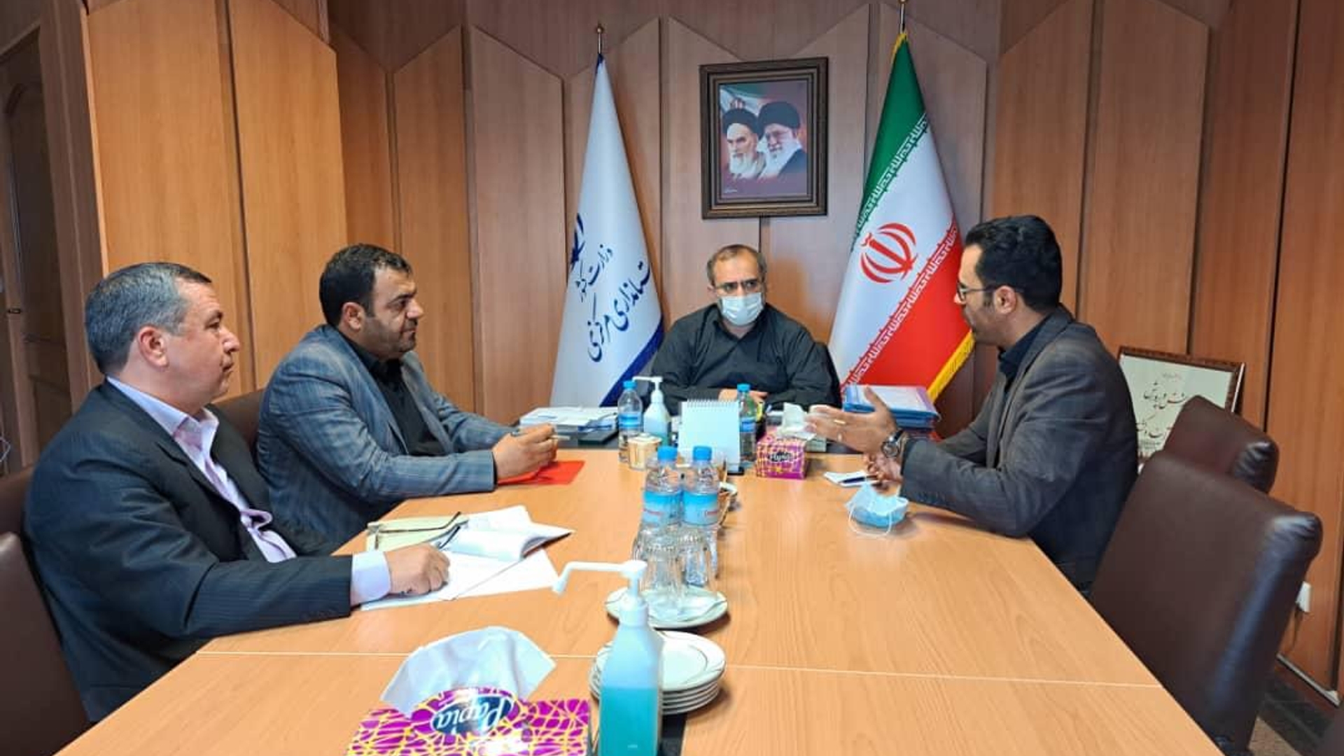 نشست دکتر مخلص الائمه استاندار مرکزی با مدیرکل پدافند غیرعامل