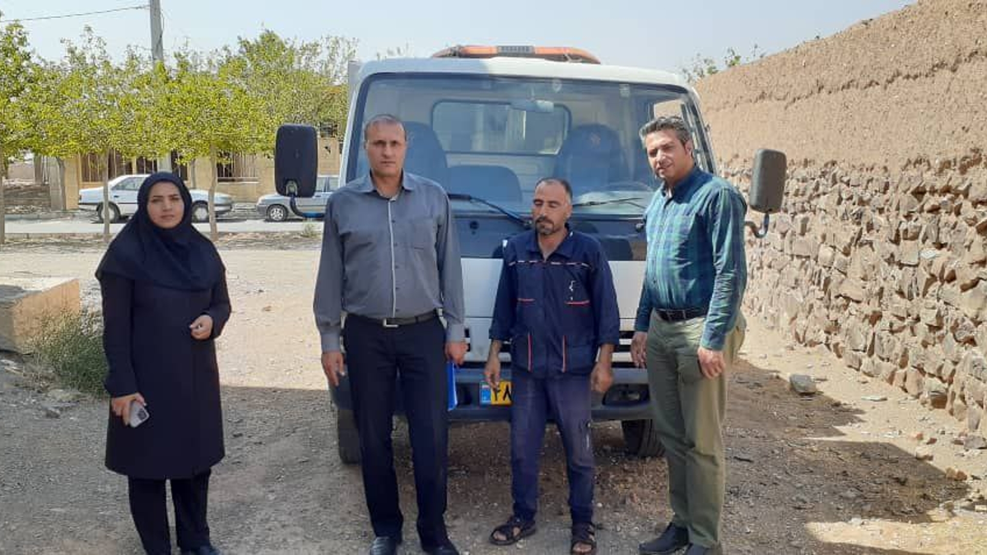 بازدید کارشناس دفتر از ماشین آلات عمرانی دهیاری ها