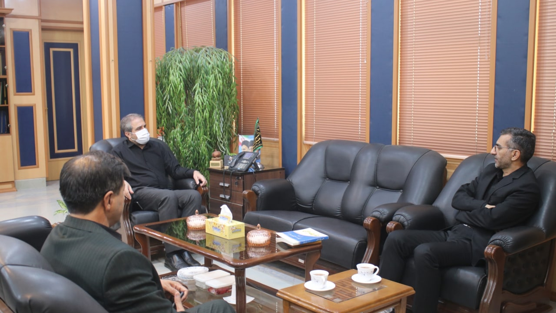 دیدار رئیس اداره امور اصناف استان مرکزی با مهدی الیاسی معاون استاندار و فرماندار ویژه شهرستان ساوه.
