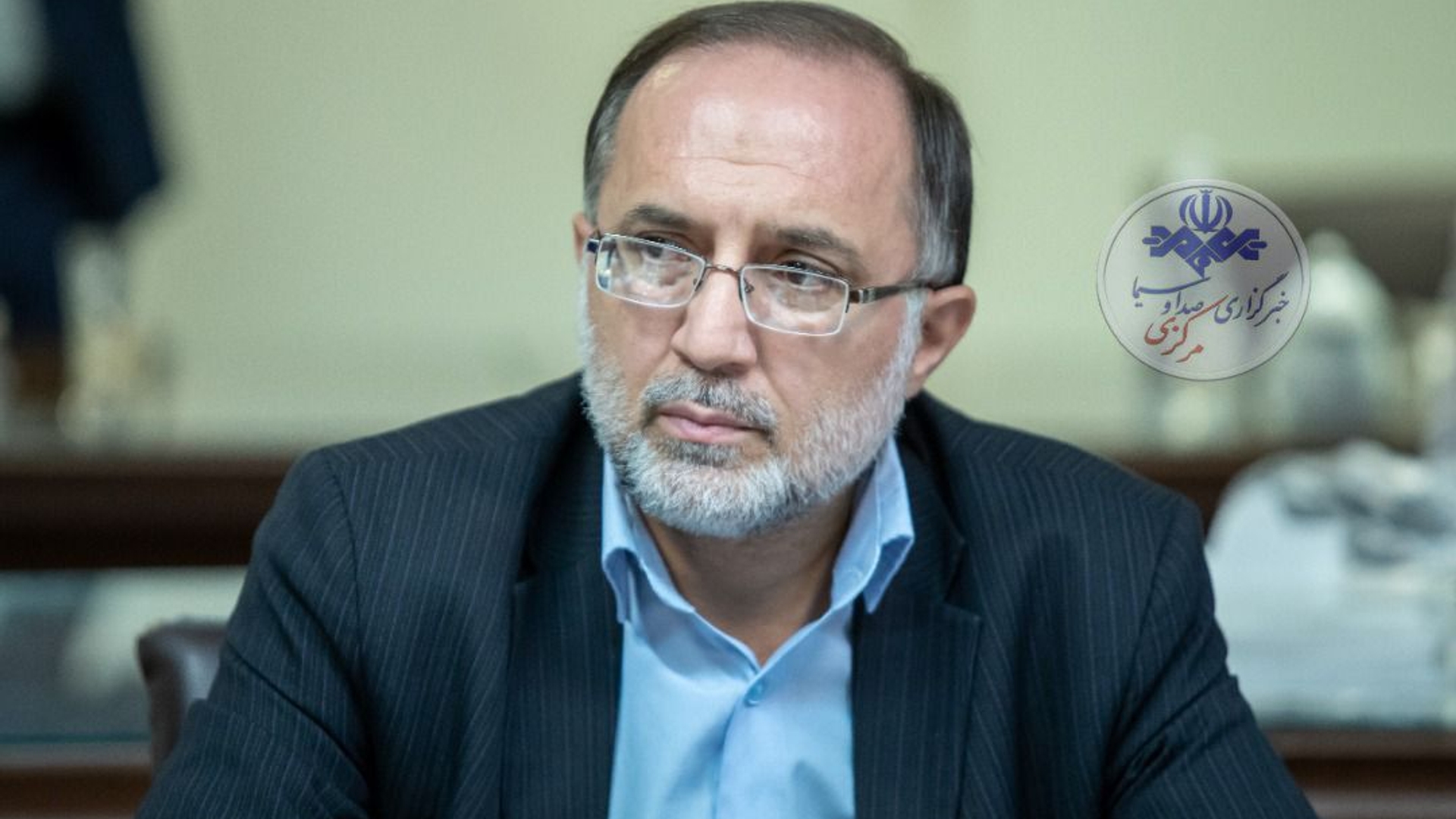 سید مجتبی آل یاسین، معاون توسعه مدیریت و منابع استانداری، در نامه‌ای خطاب به اعضای شورای اداری استان از تعطیلی پنجشنبه ها تا پایان مردادماه خبر داد.